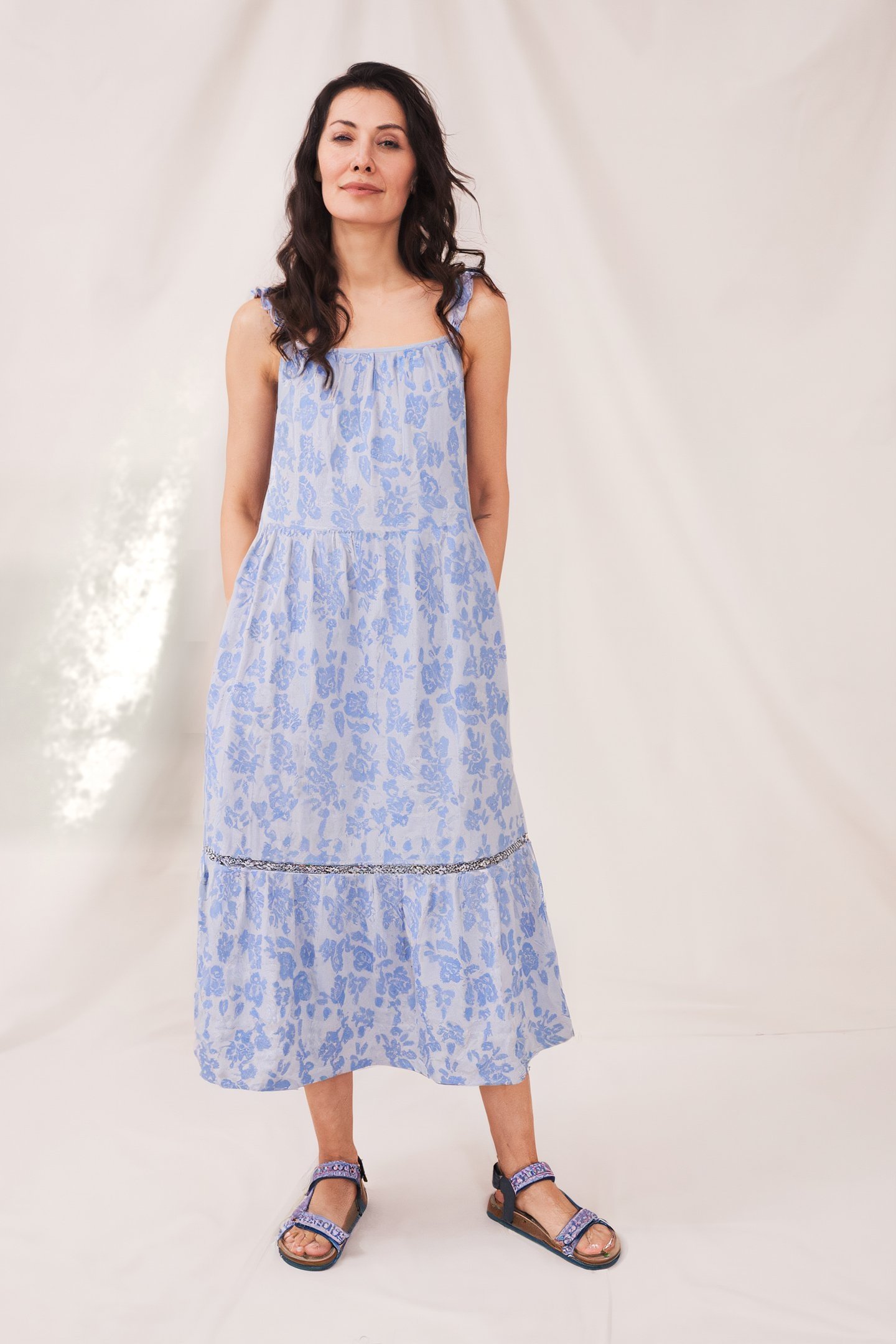 ANNABELLE EMBROIDERED DRE MID BLUE 2