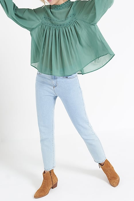 JEAN BOYFIT BLEACHED CROPPED BLEACH 2