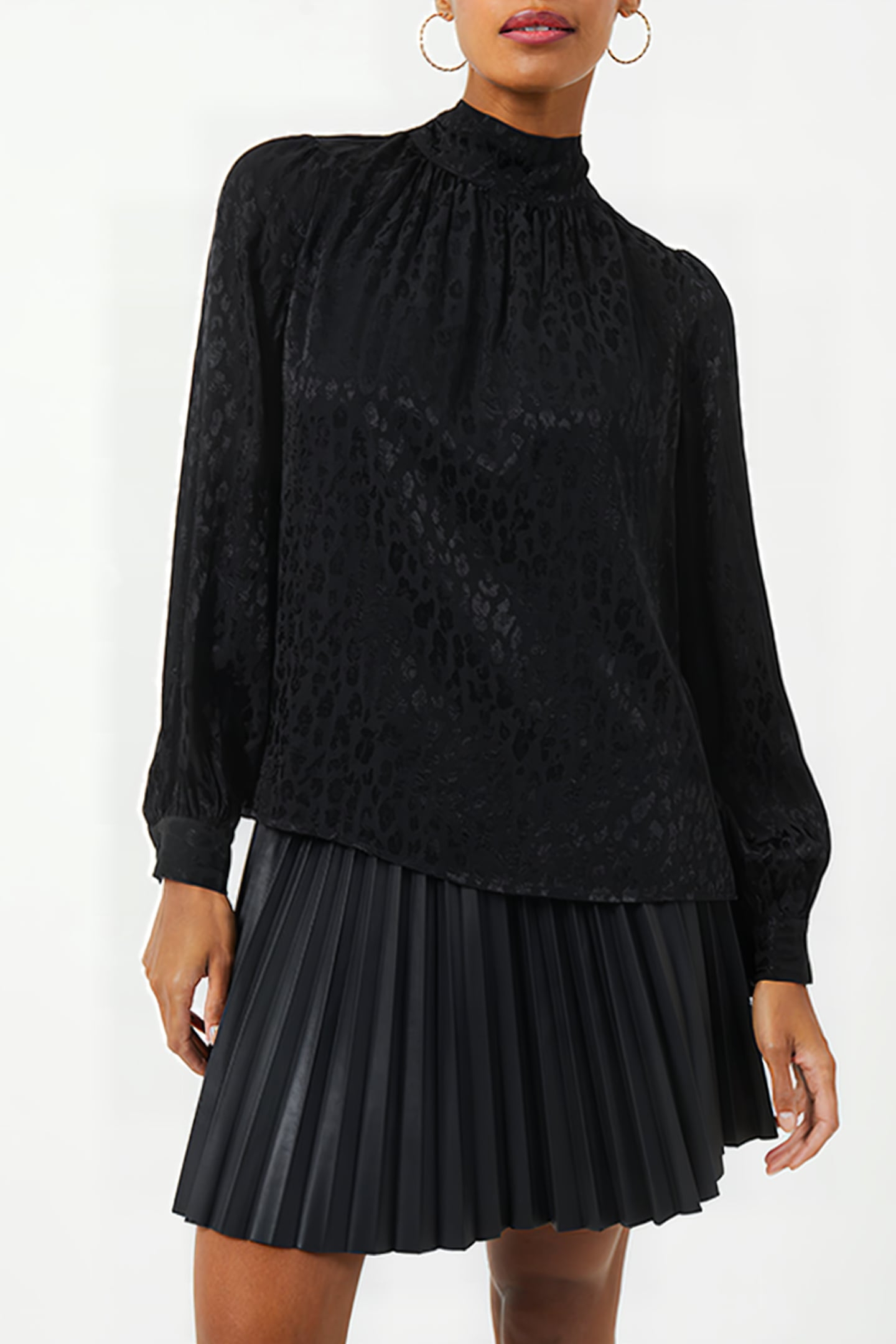 CARIA LEOP JACQ BUTTON NK TOP BLACK 2