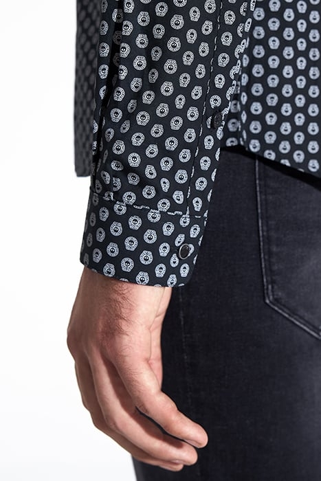 BLACK SKULL MOTIF SLIM SHIRT 6