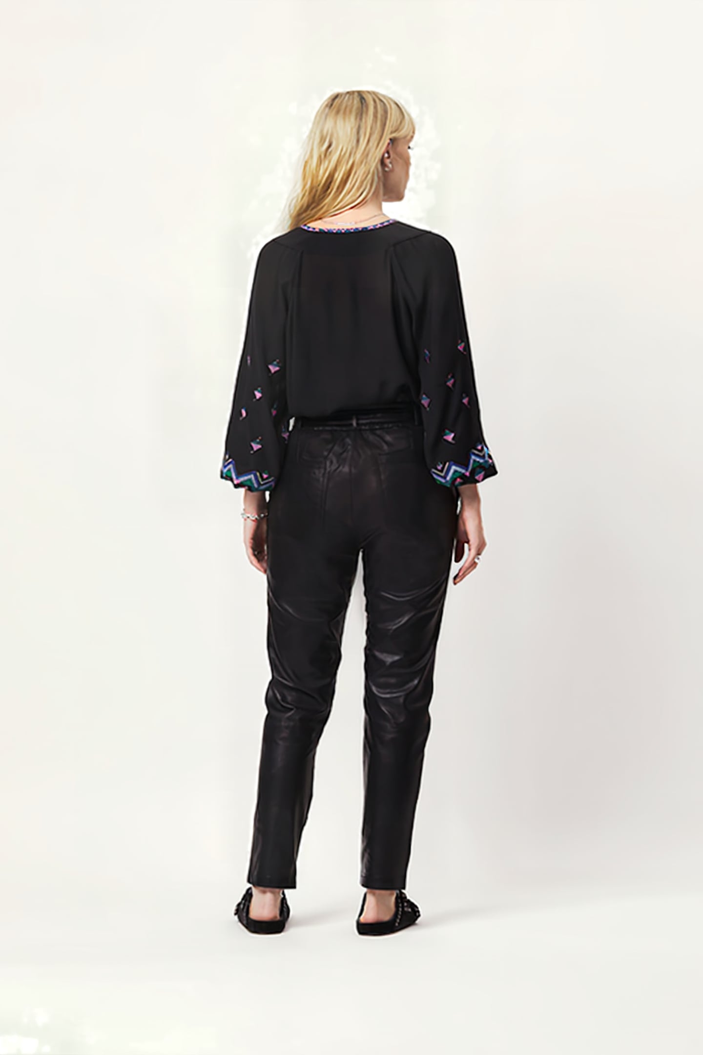 LYA EMBROIDERED BLOUSE WASHED BLACK 2
