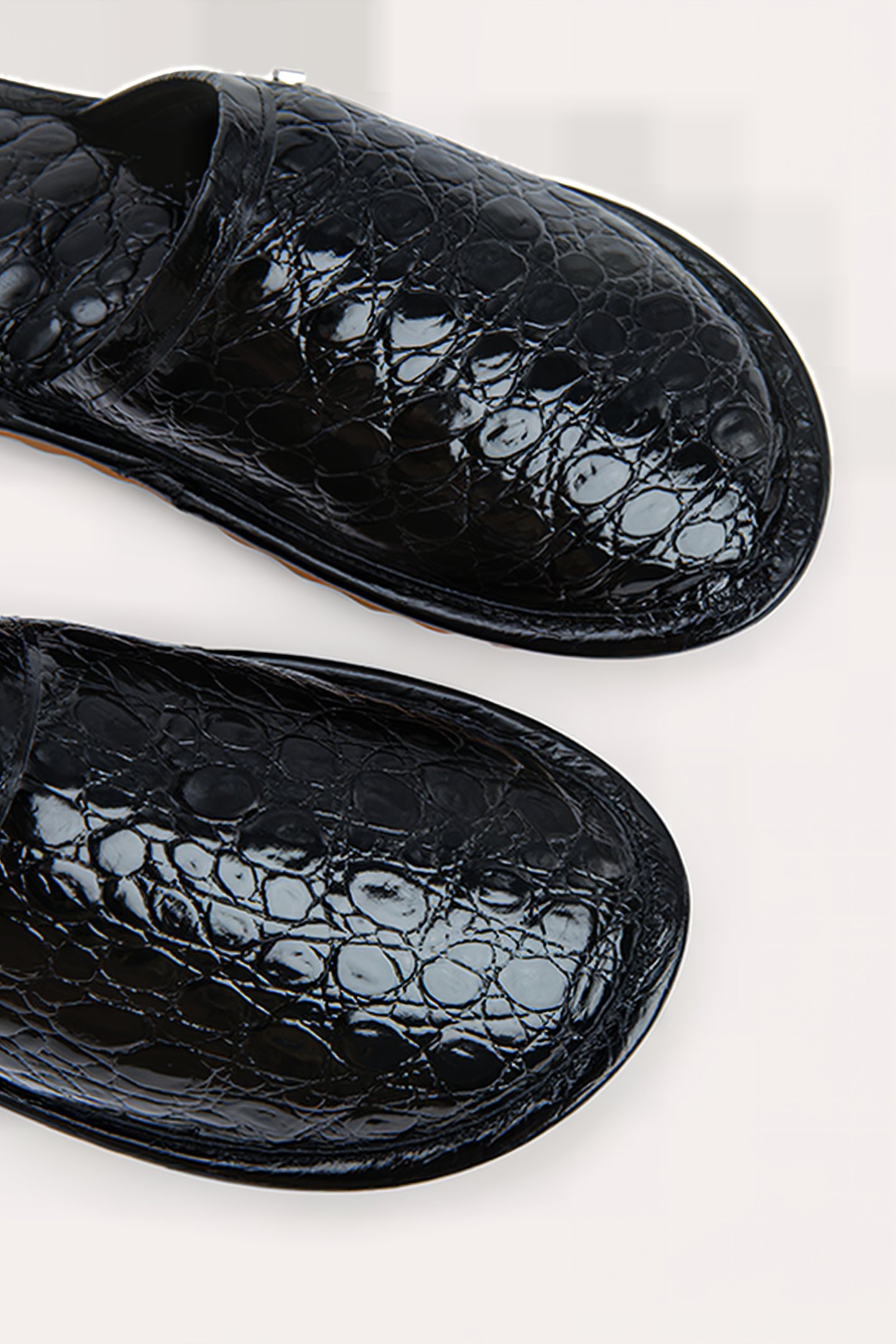 LARRY BLACK CIRCULAR CROCO EMBOSSED LEATHER BLACK 3