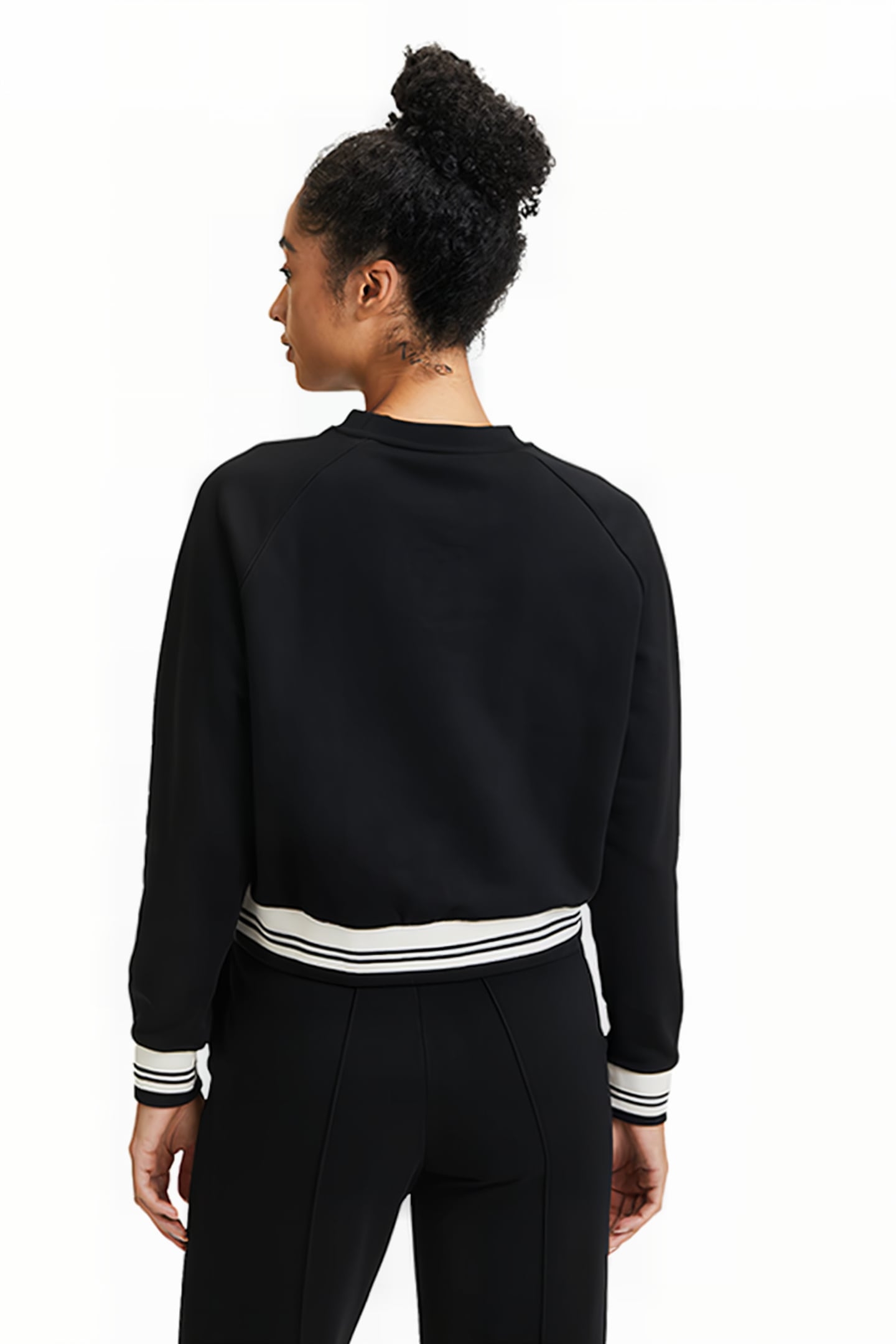 LARAMIE CROPPED CREW SWEAT BLACK 2