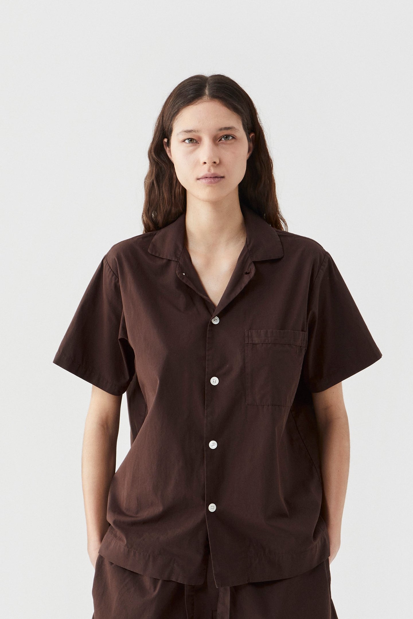 UNISEX POPLIN, SHORT SLEEVE SHIRT COFFEE 1