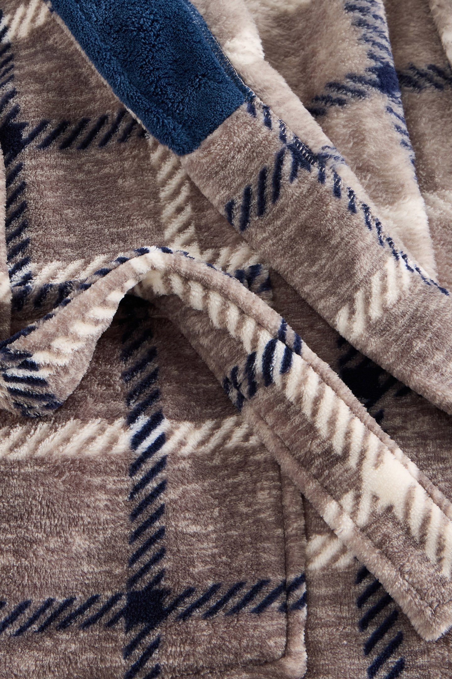 CHECKED FLEECE ROBE GREY MULTI 6