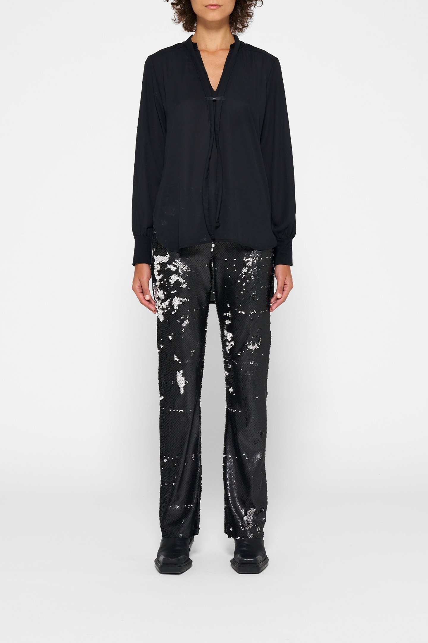 FLOWY BLOUSE BLACK 2