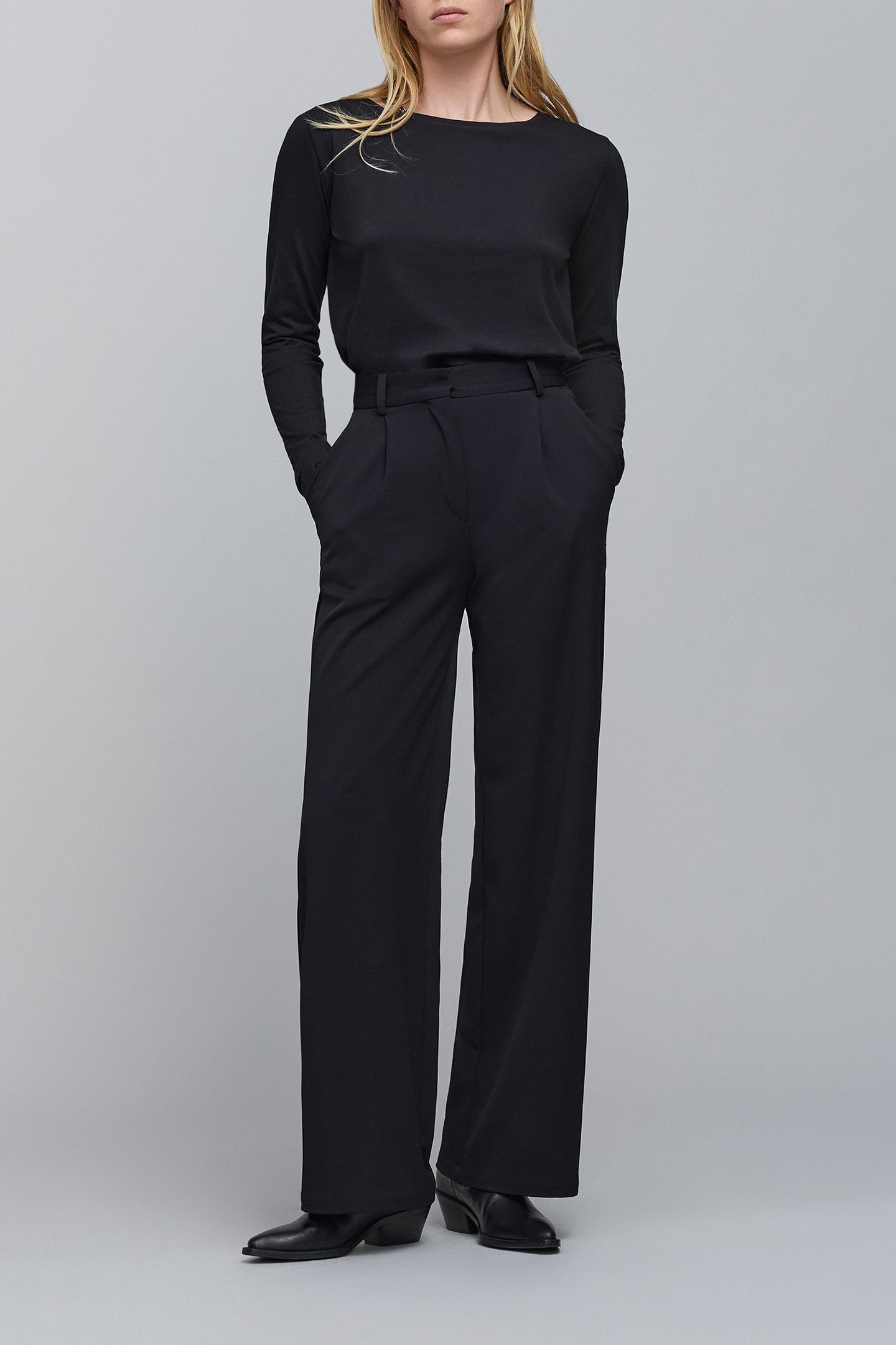 BLACK CHAIN NECK T-SHIRT 3