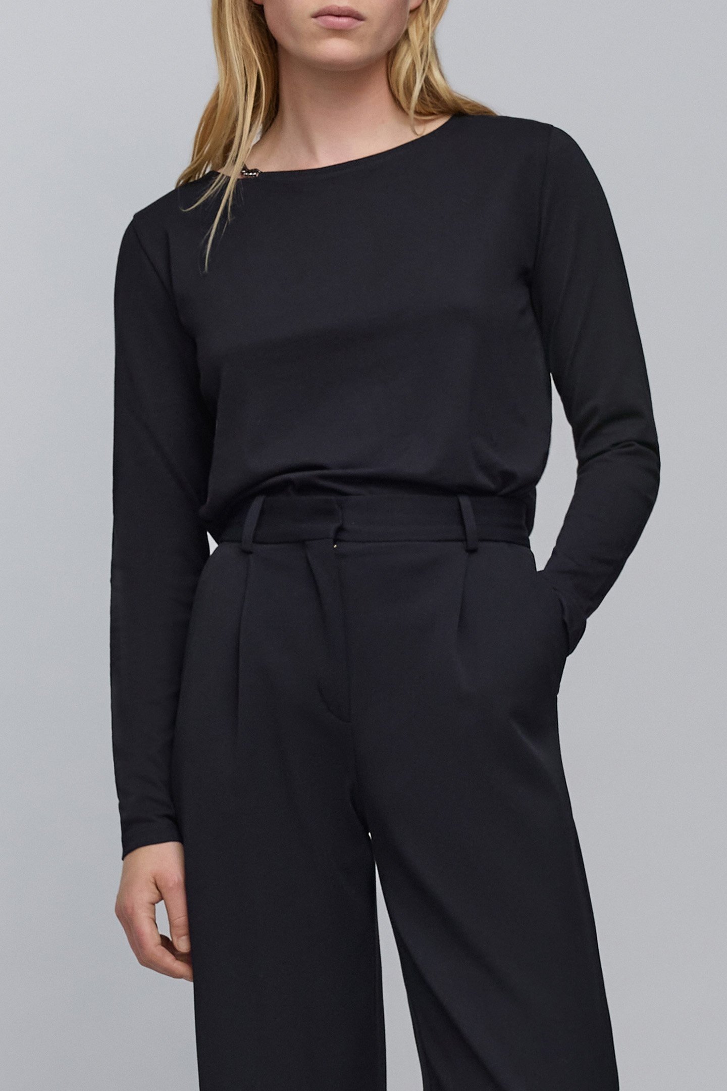 BLACK CHAIN NECK T-SHIRT 1