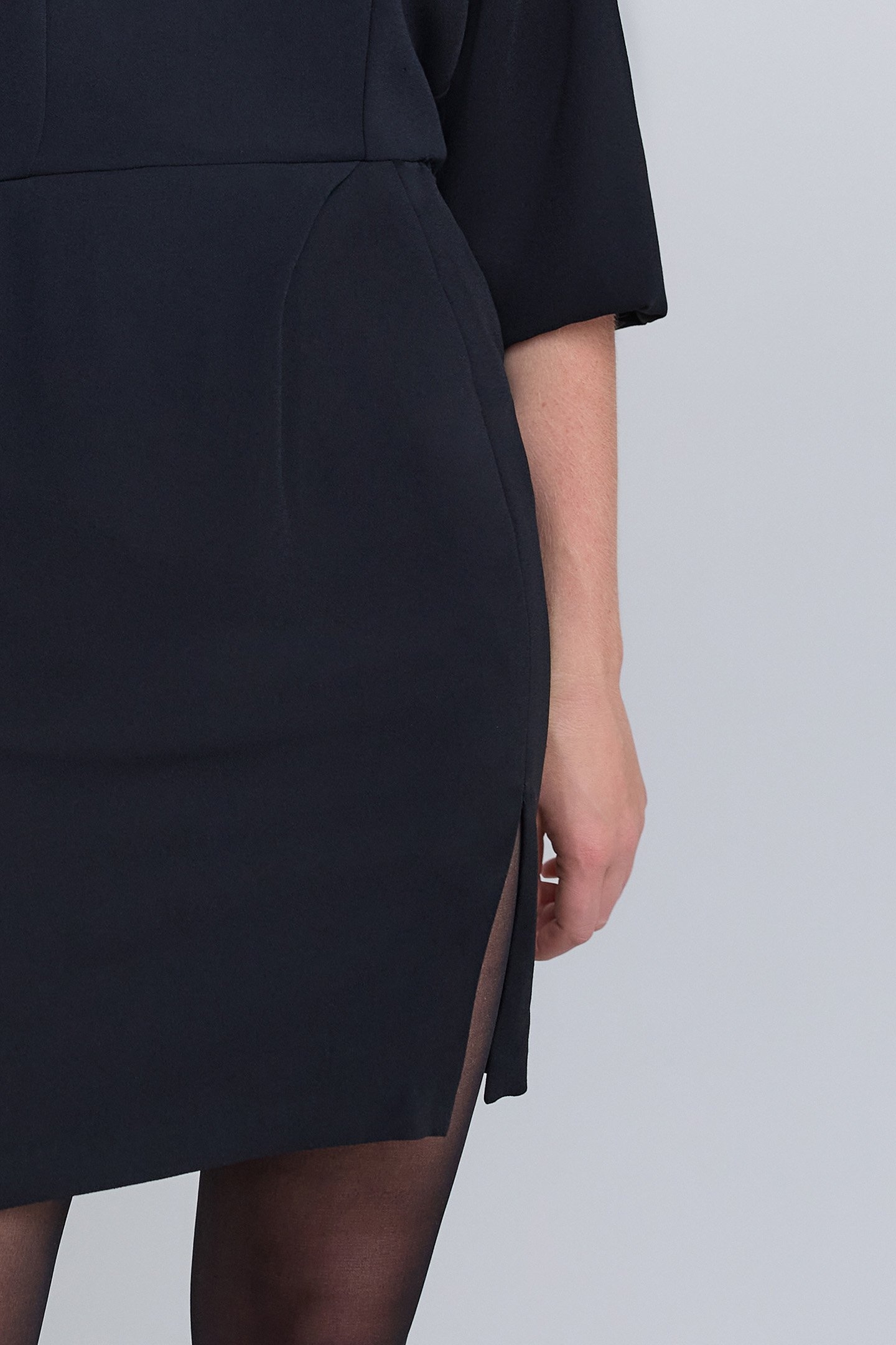 BLACK V-NECK CHAIN DRESS 6