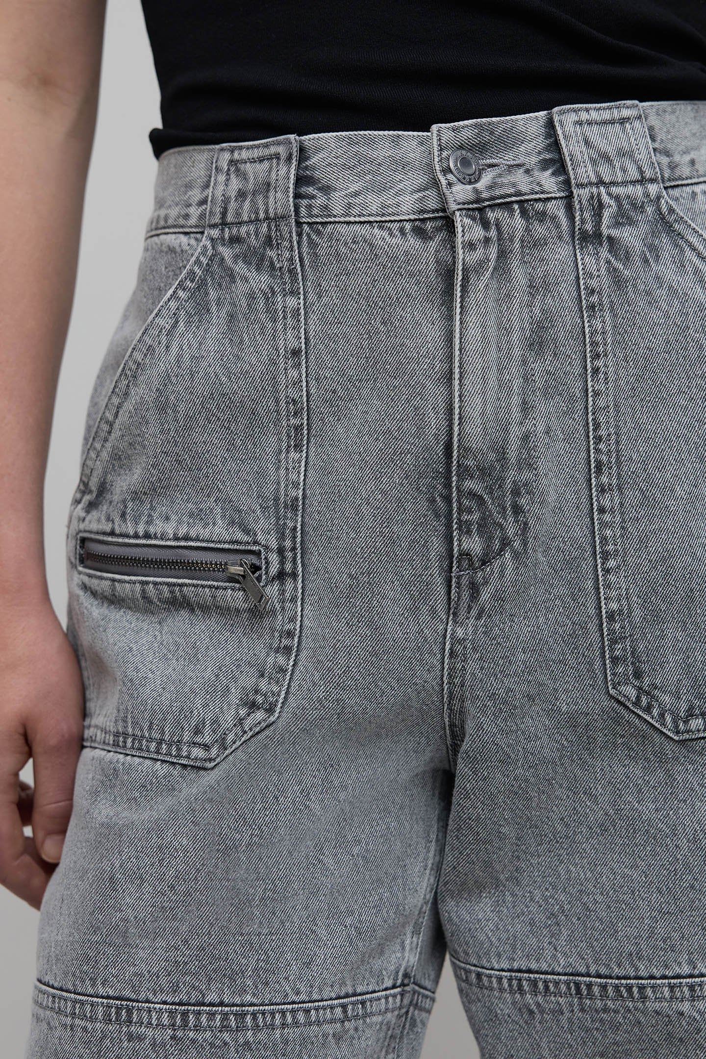 HIGH-WAISTED GREY STRAIGHT JEANS WITH POCKET ZIP 6