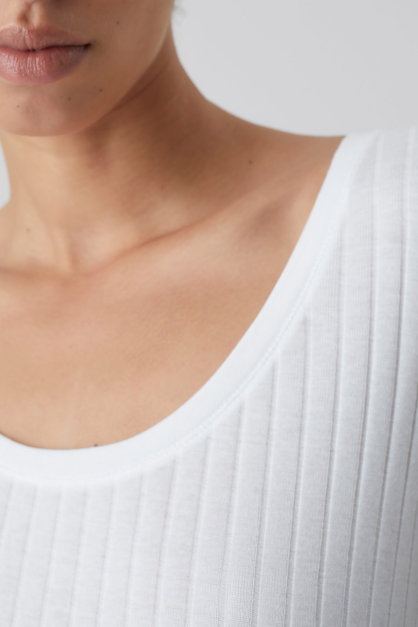 SCOOPNECK SHORTSLEEVE T-SHIRTS IVORY 4