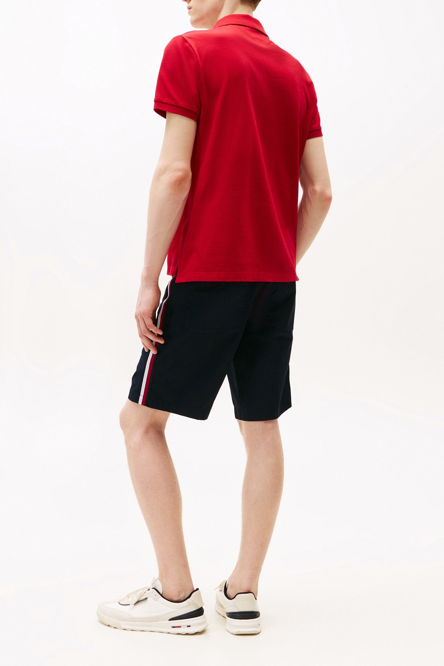 MB CONTRAST COLLAR MEDIUM RED 3