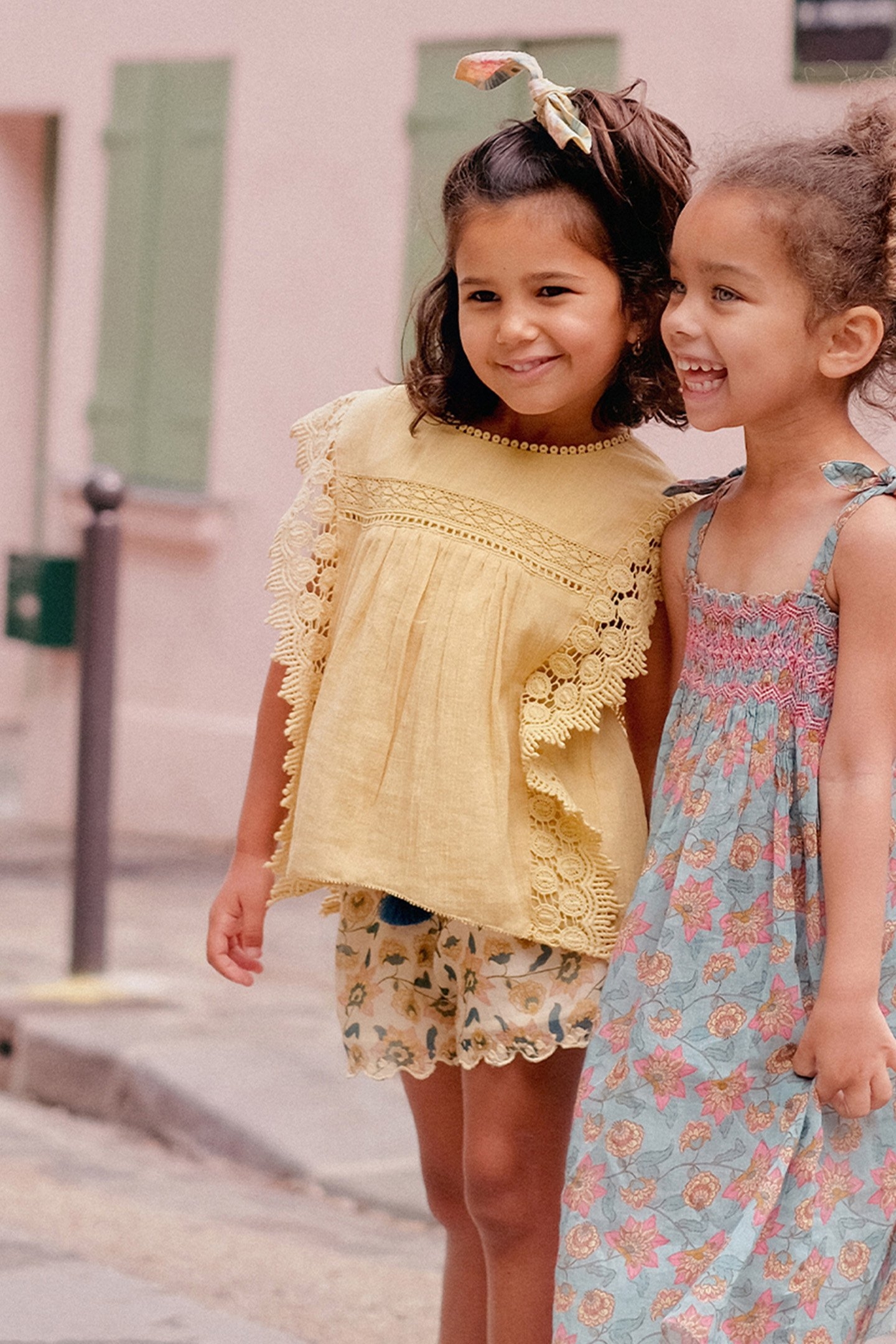 SHORTS VALLALOID CREAM FLOWERS 3