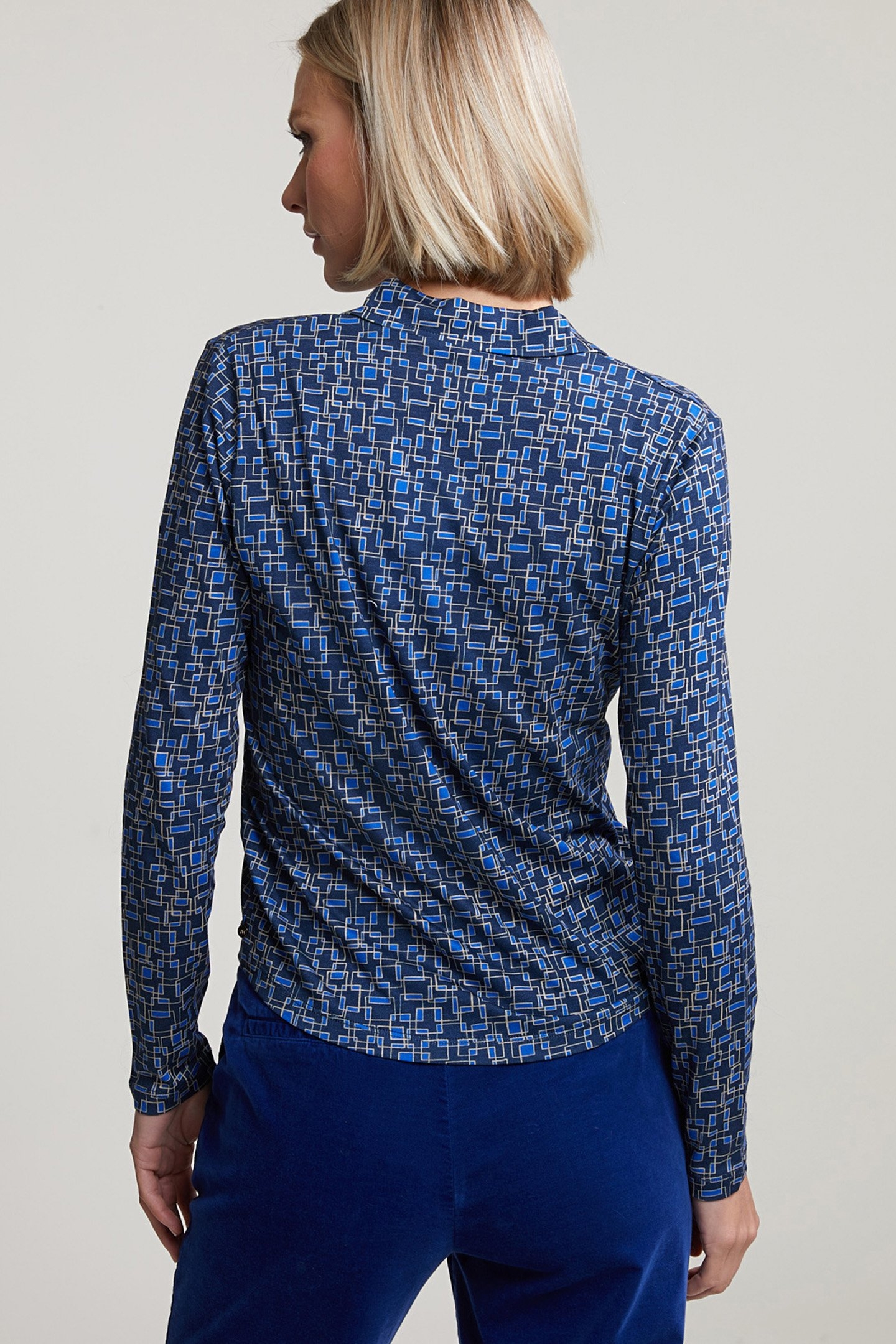 BLUE FANTASY V-NECK T-SHIRT 2