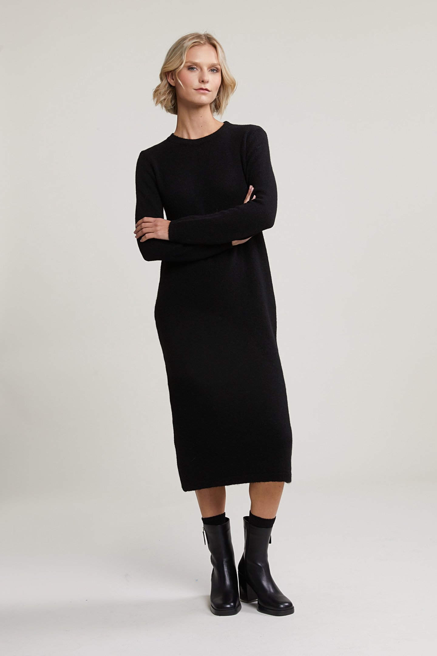 BLACK LONG CREW NECK DRESS 1