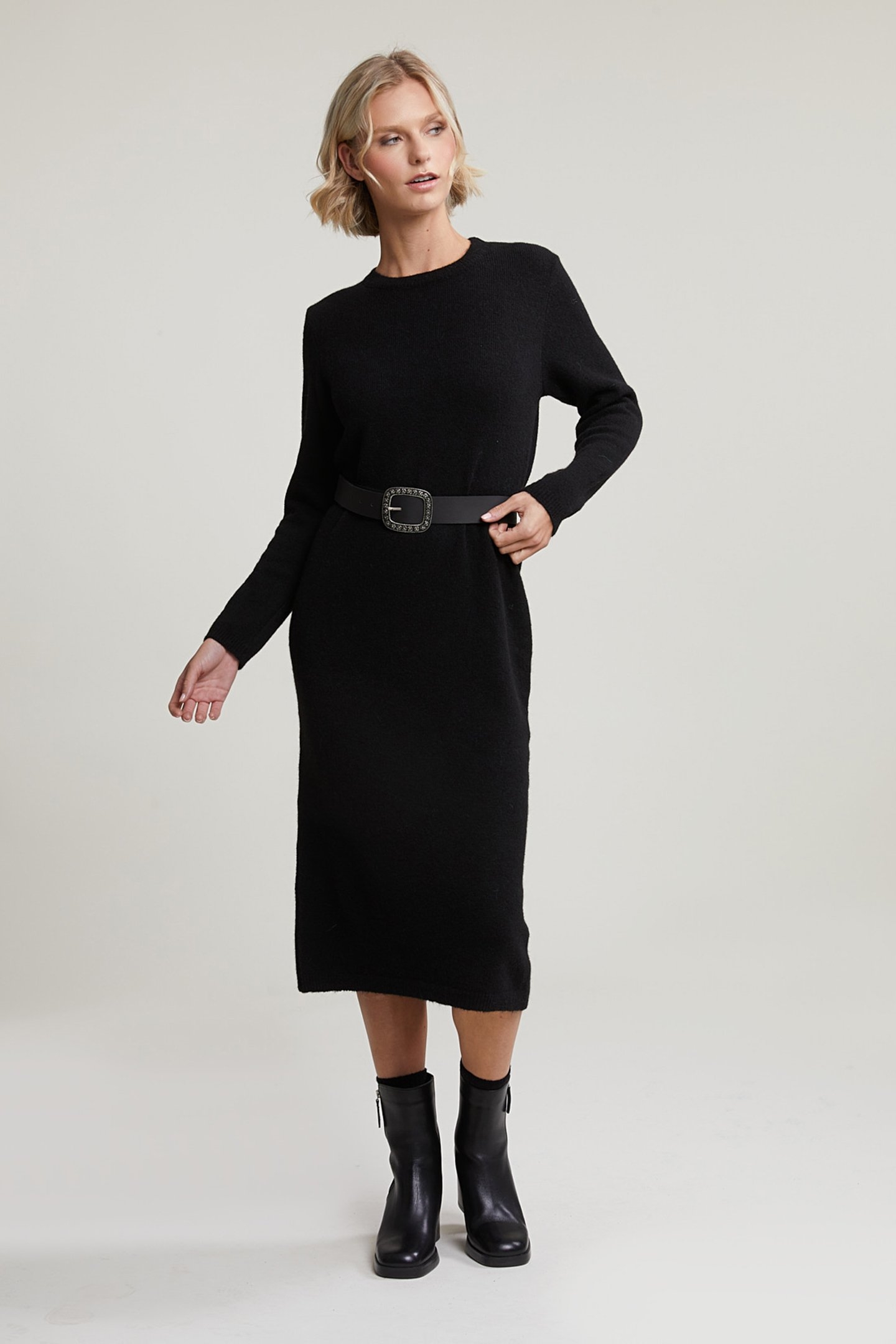 BLACK LONG CREW NECK DRESS 3