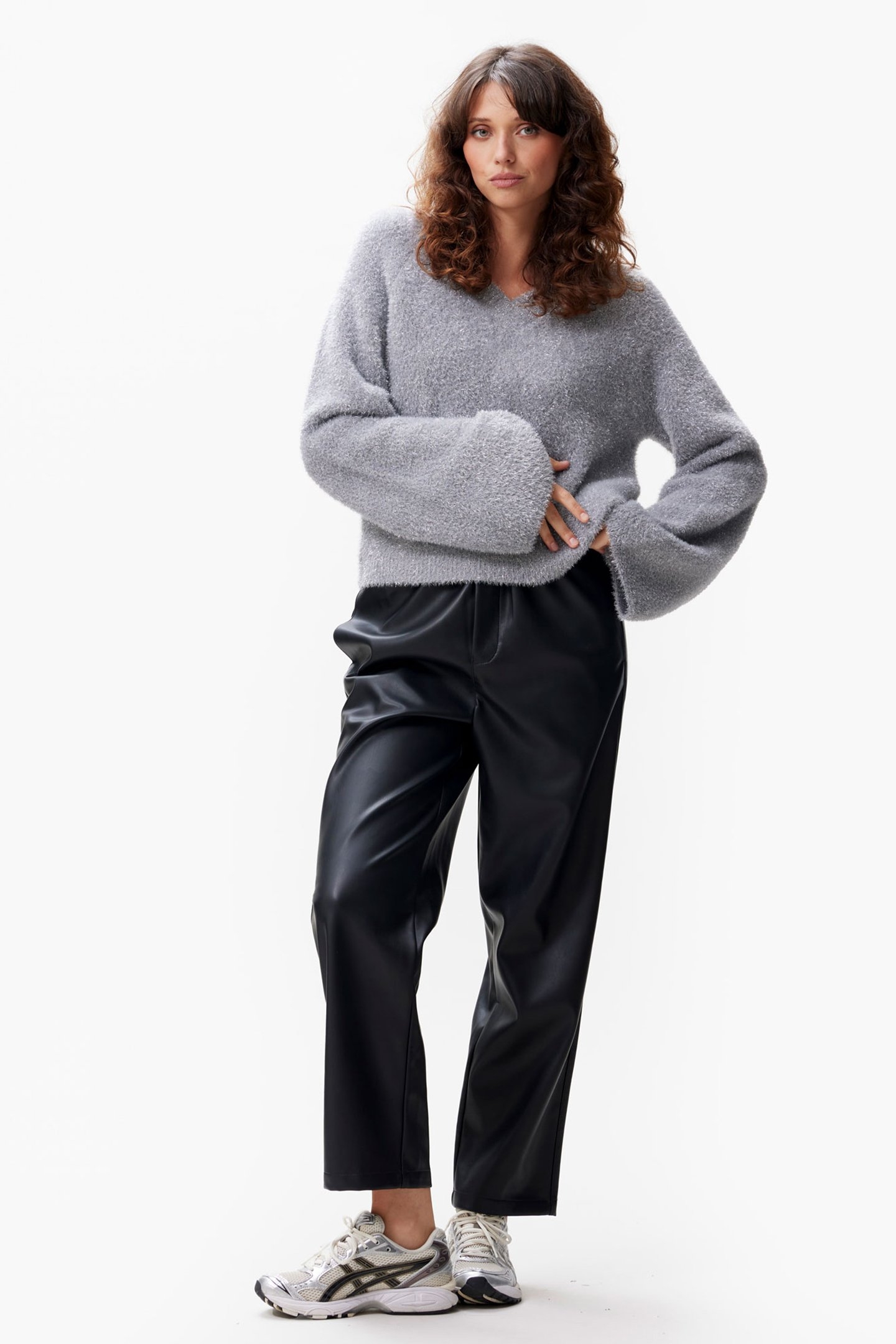 VNECK FUZZY LUREX KNIT DECEMBER SKY 1