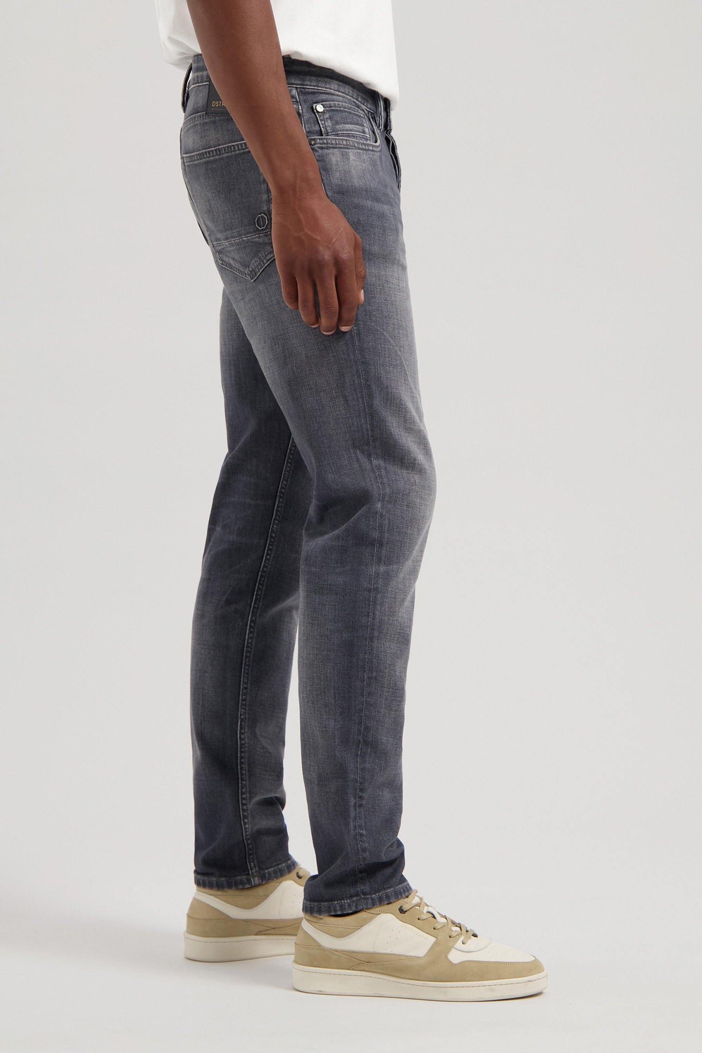 DS_SIR B ON THE ROCKS ON THE ROCKS 5