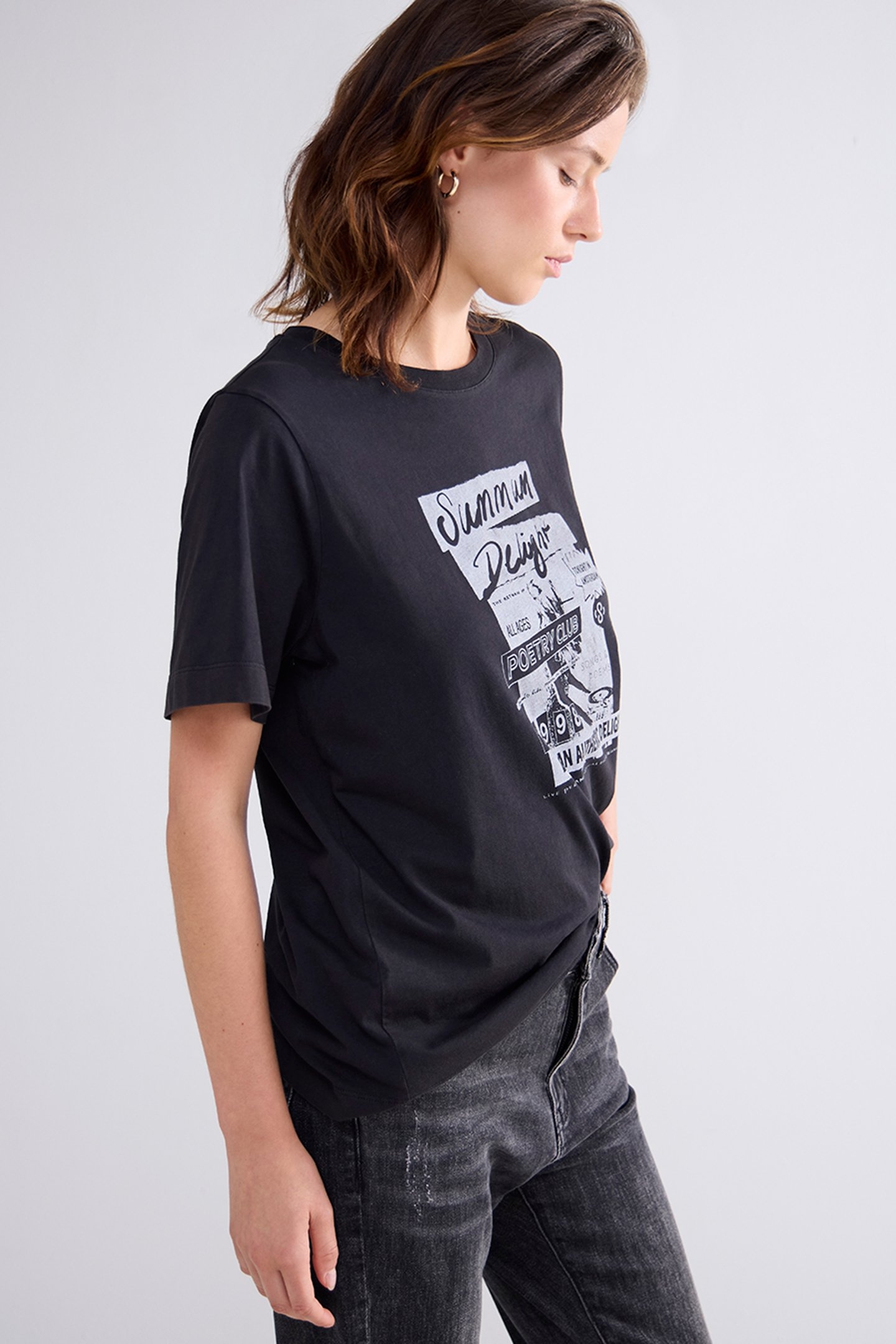 ROUND NECK T-SHIRT BLACK 4