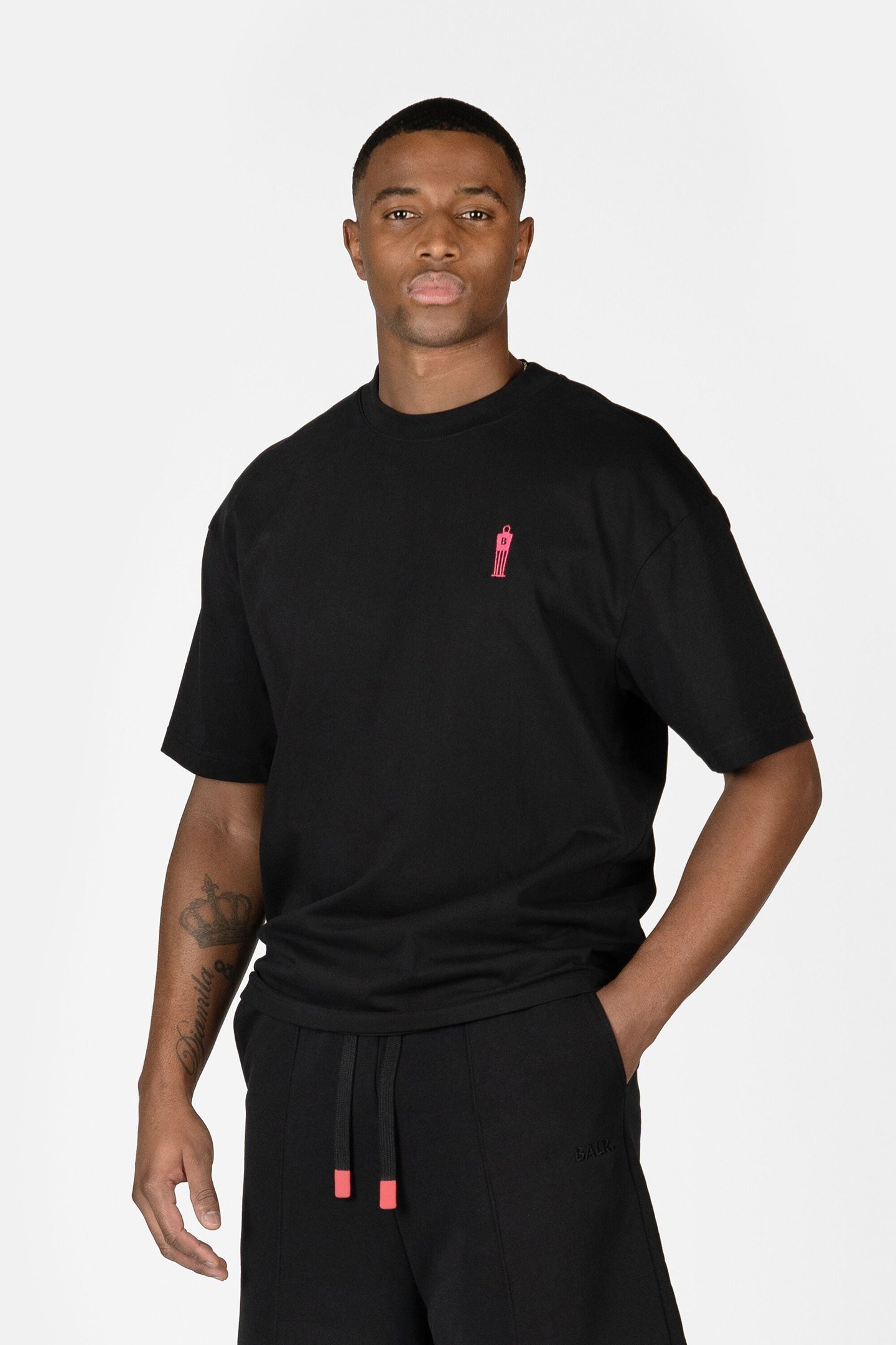 THE WALL BOX FIT T-SHIRT JET BLACK 1