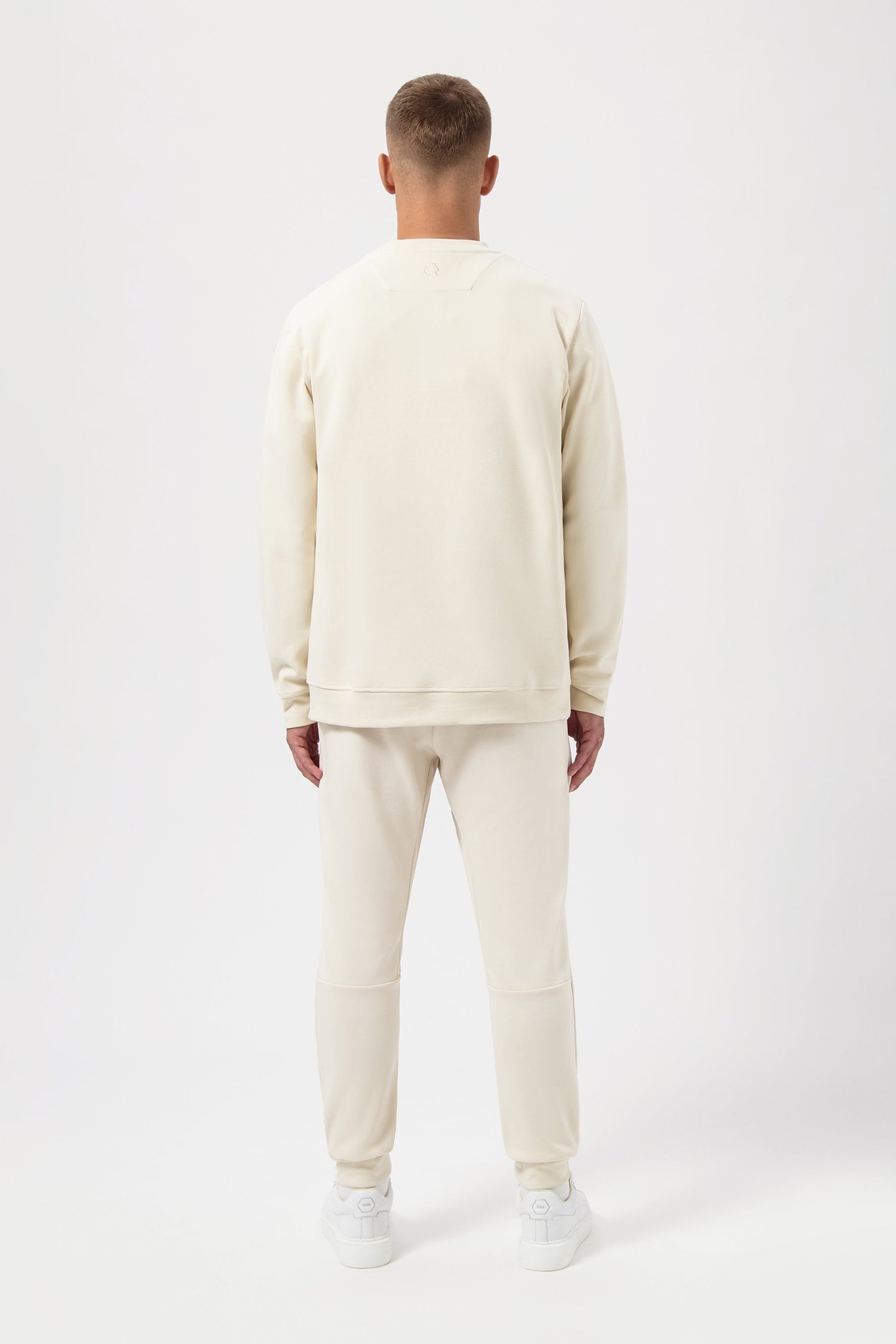 Q-SERIES REGULAR FIT CREWNECK WHITE SWAN 2