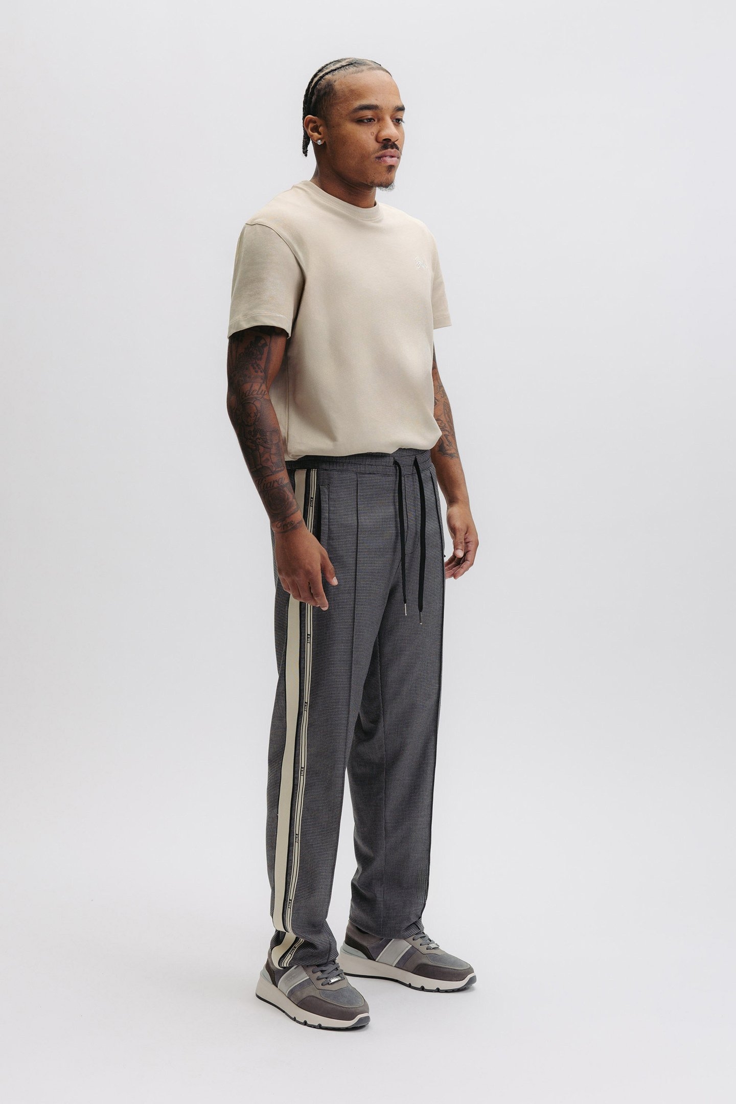 TAPE SCRIPT T-SHIRT FEATHER BEIGE 5