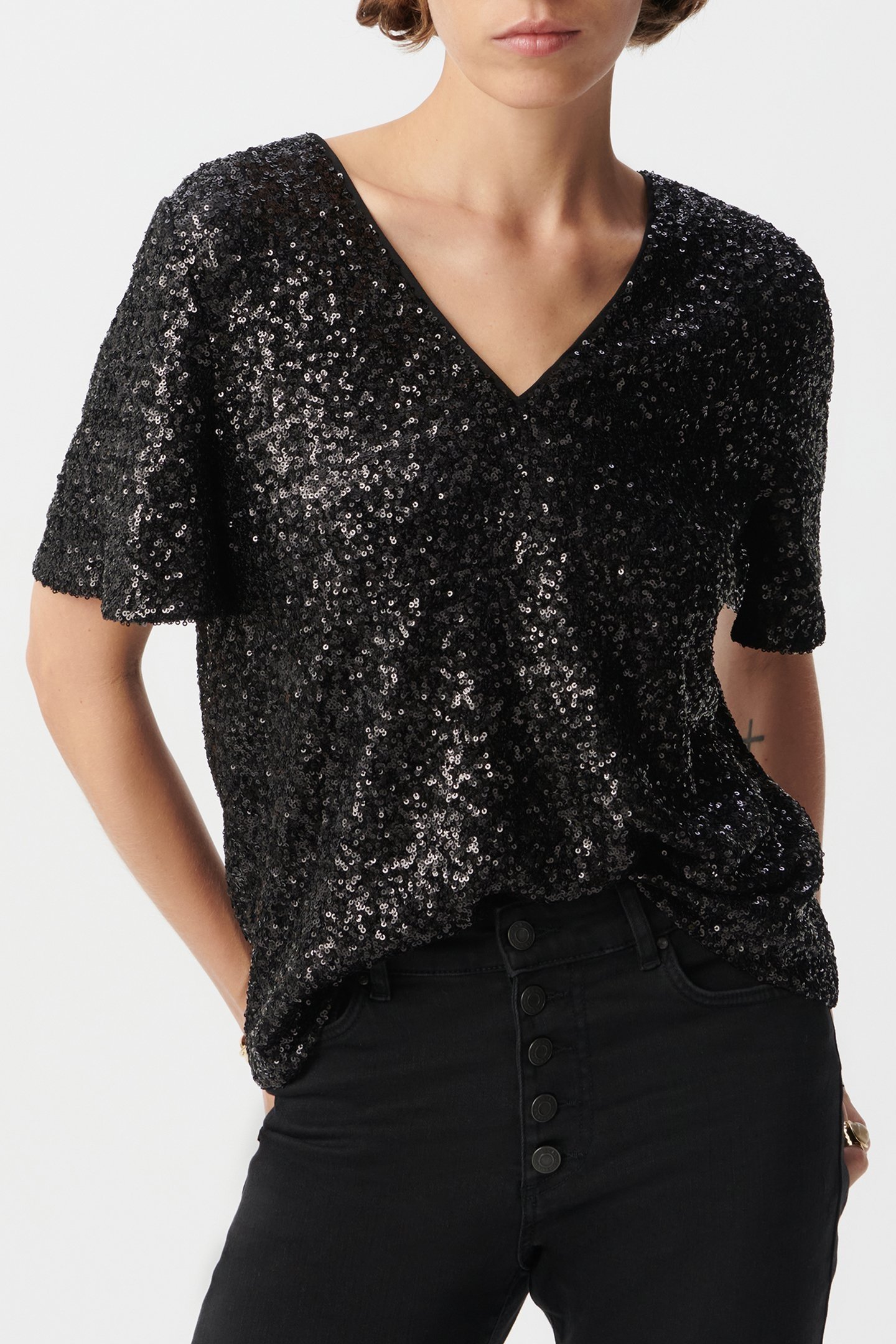 BLACK SEQUIN EMBROIDERY TRUMPET SLEEVE TOP 1