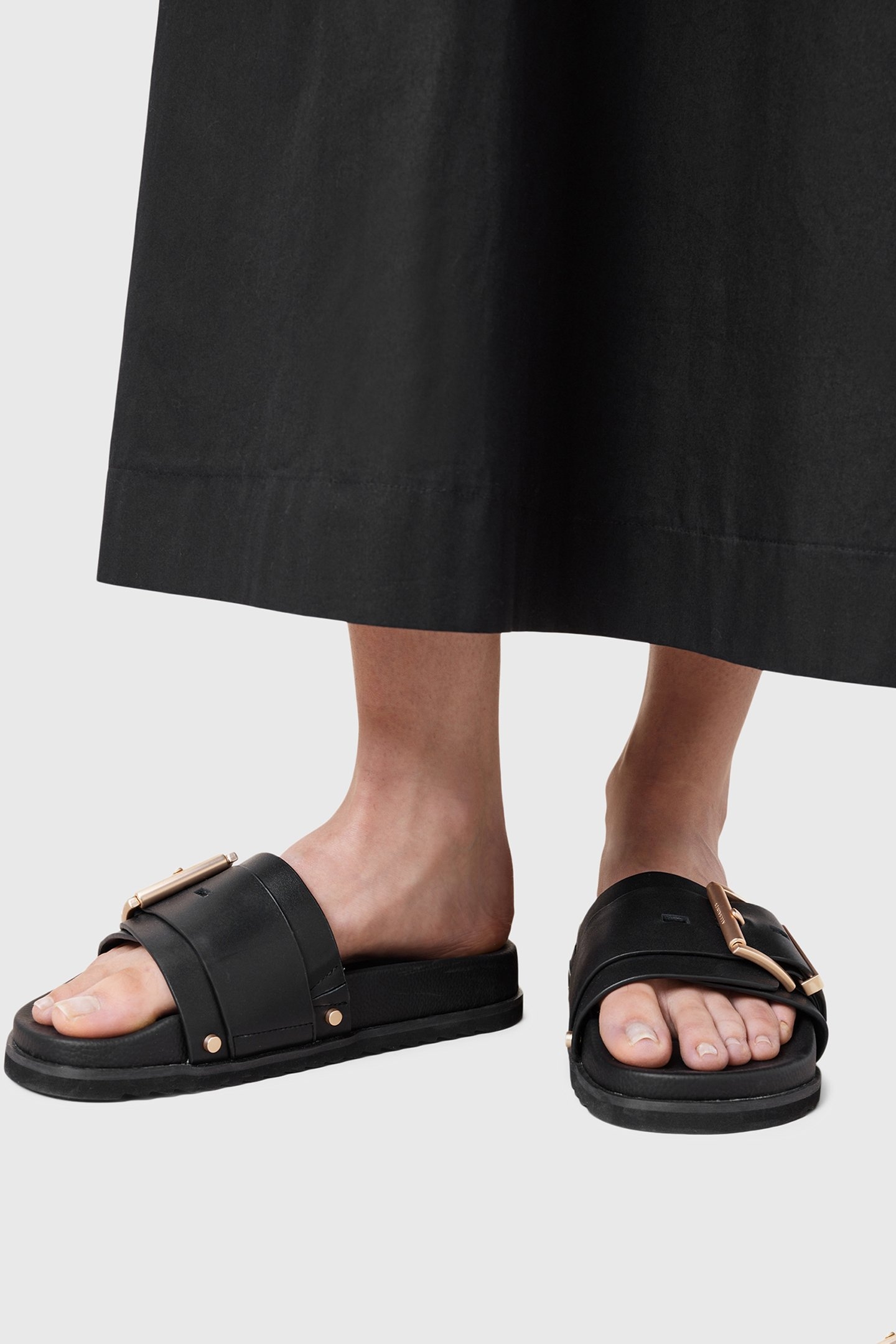 ELLIE STUD SLIDER BLACK 2