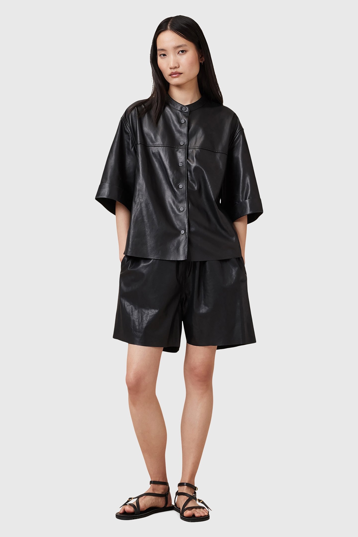 ARLA LEA SHORT BLACK 3