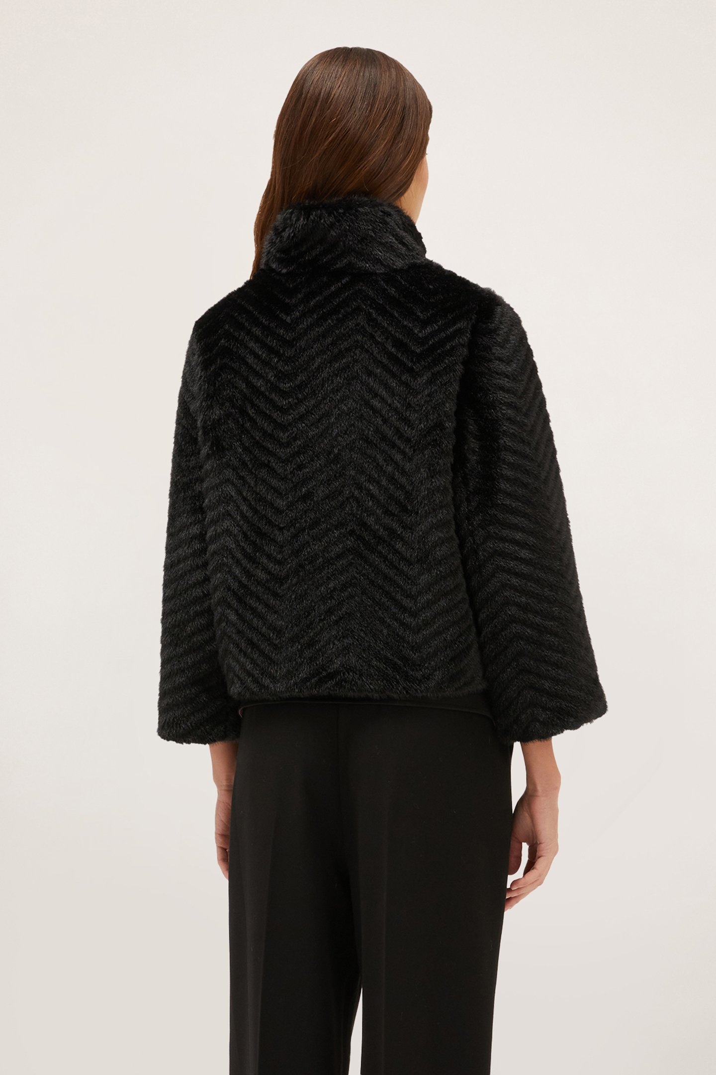 SHORT CHEVRON CUT PLUSH CAPE BLACK 2