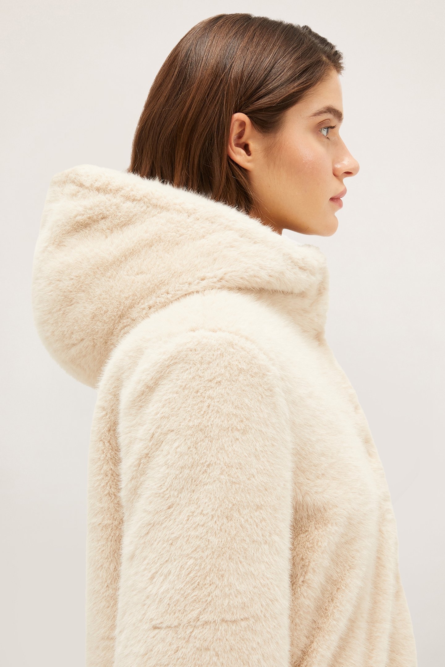 LONG TEDDY CAPE WITH HOOD BEIGE 5