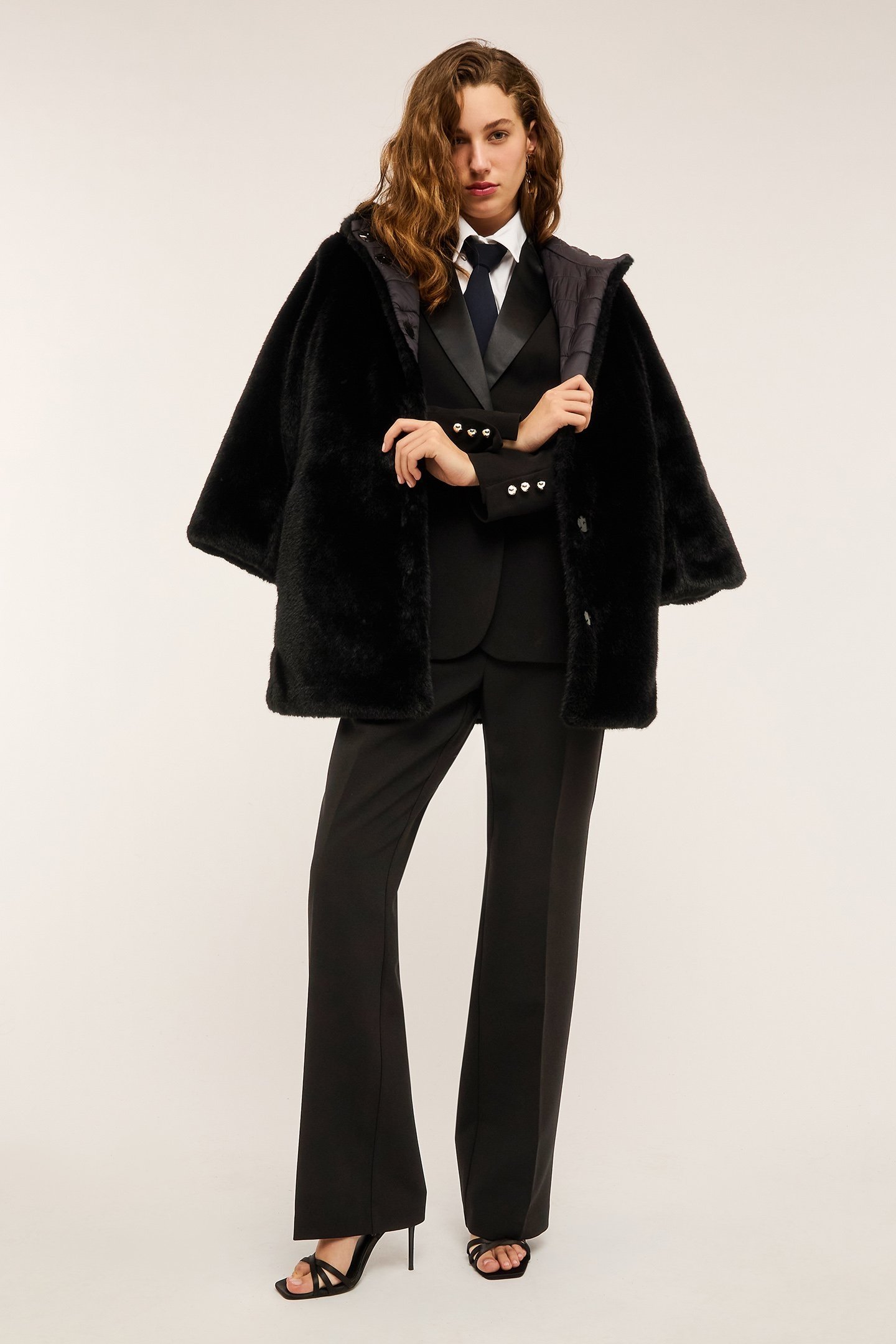 LONG TEDDY CAPE WITH HOOD BLACK 2