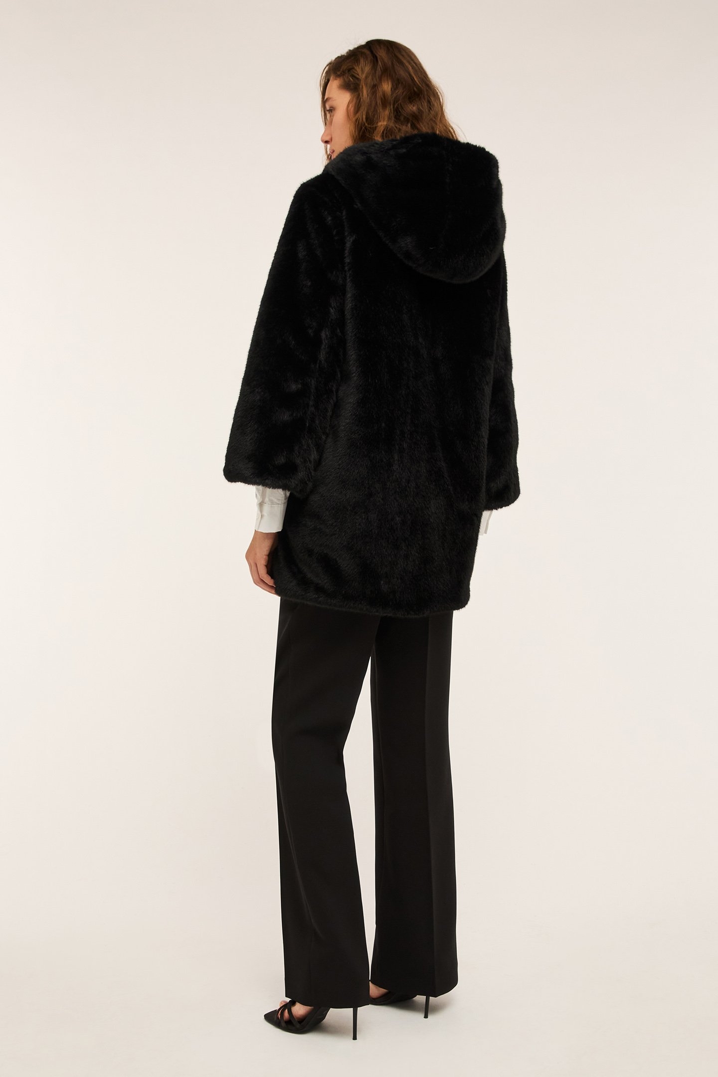 LONG TEDDY CAPE WITH HOOD BLACK 3