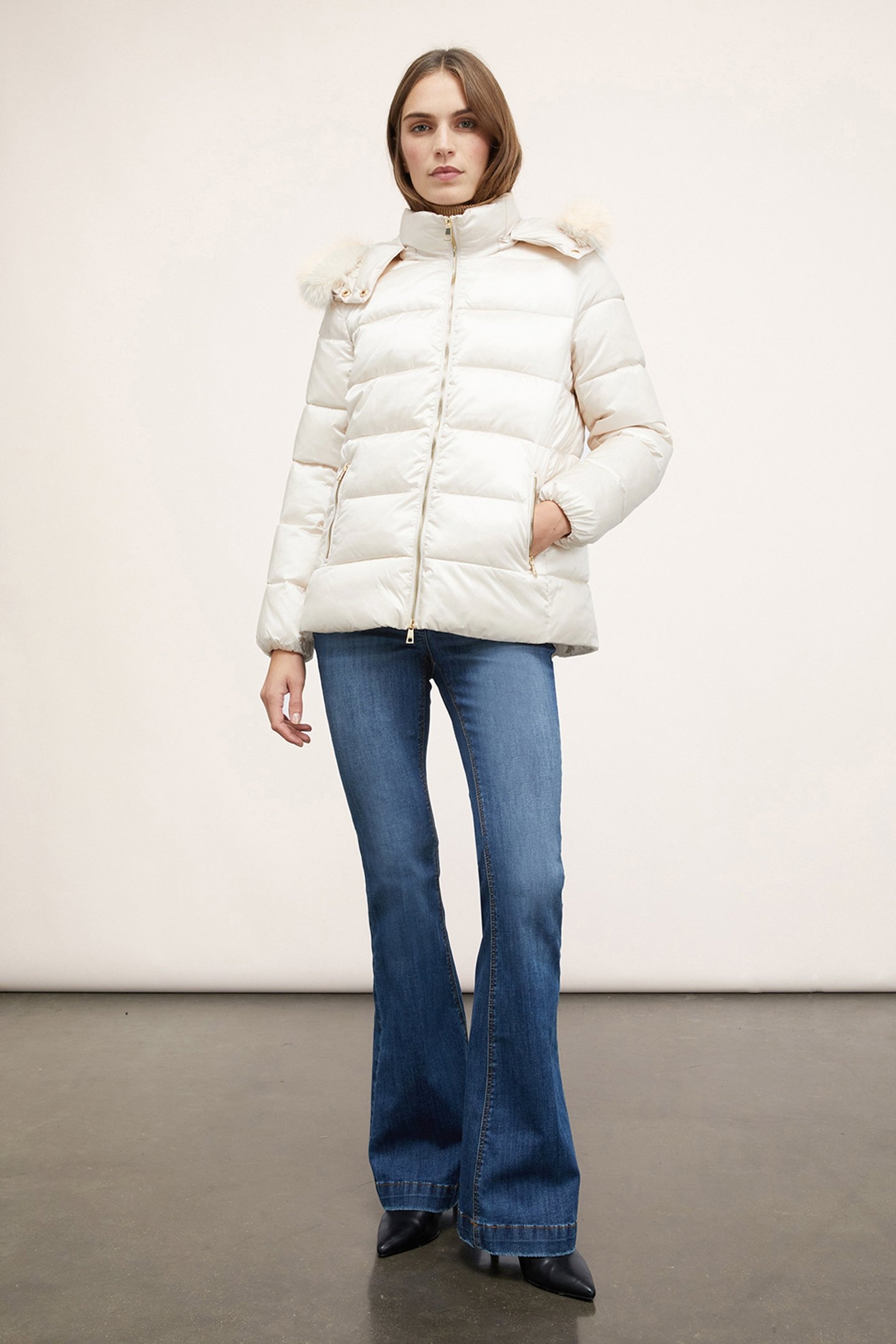 SHORT HOODED DOWN JACKET WHITE 3