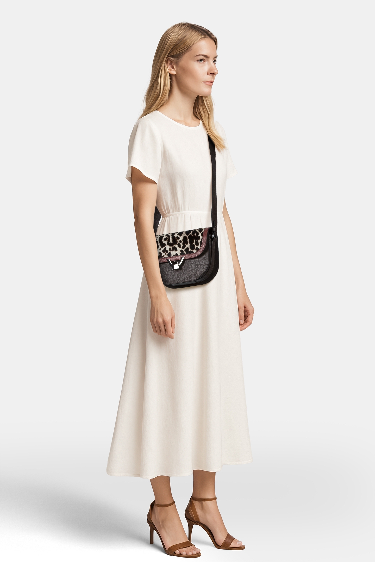 CROSS BODY BAG IN GRAINED LEATHER 1