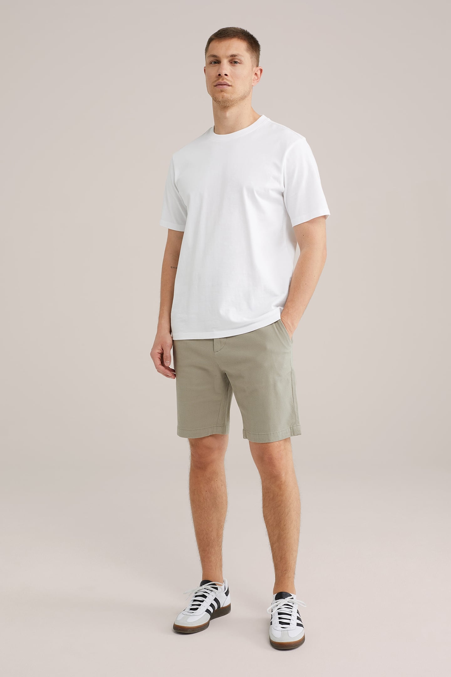 SHORT GREYISH GREEN 3