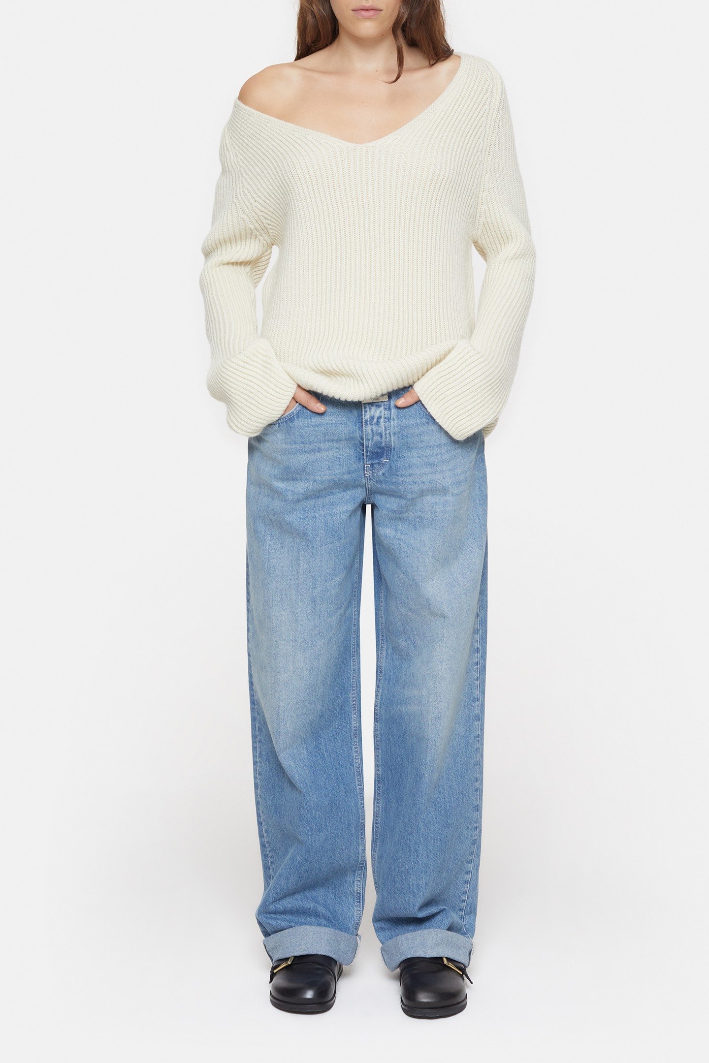 V NECK LONG SLEEVE KNITS IVORY 1