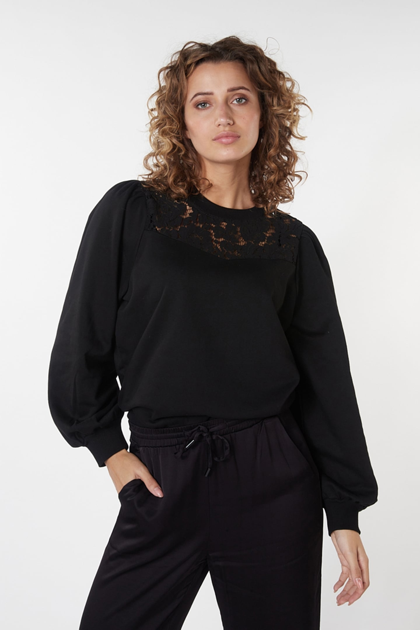 SWEATER LACE BLACK 3