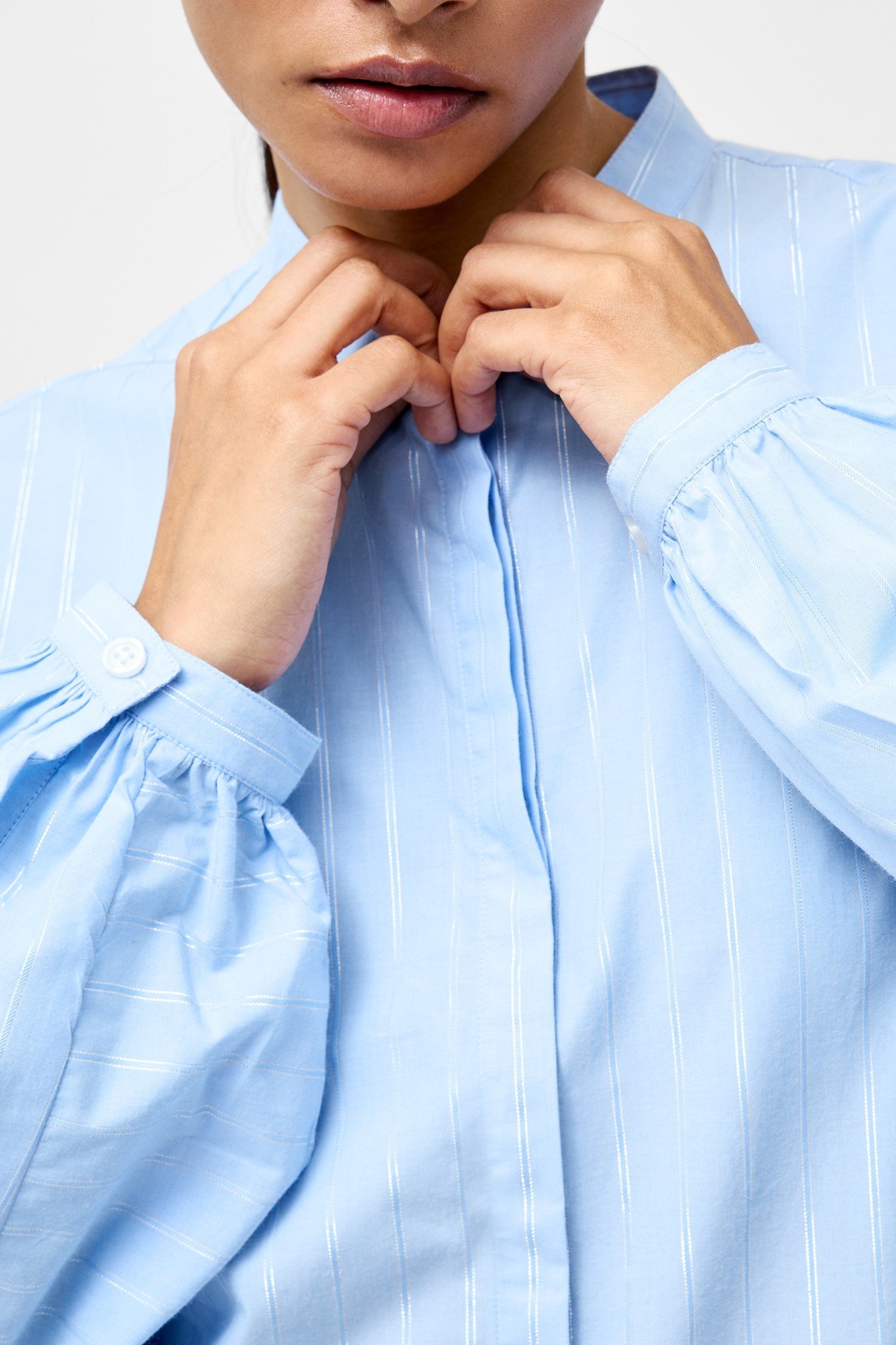 ANNESY STRIPE CUT OUT SHIRT BLUE 4