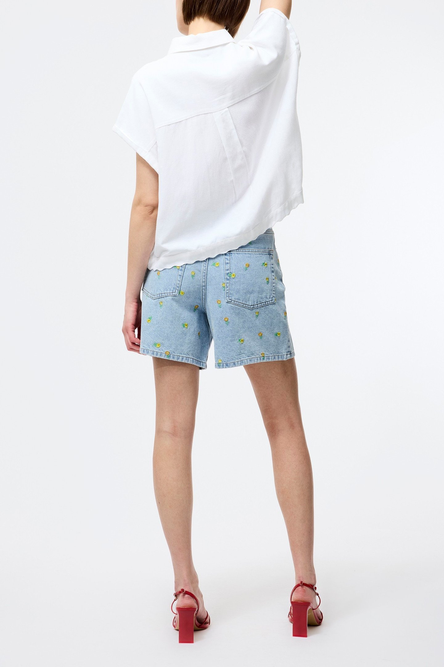 DALLAS EMBROIDERED SHORTS LIGHT WASH 3