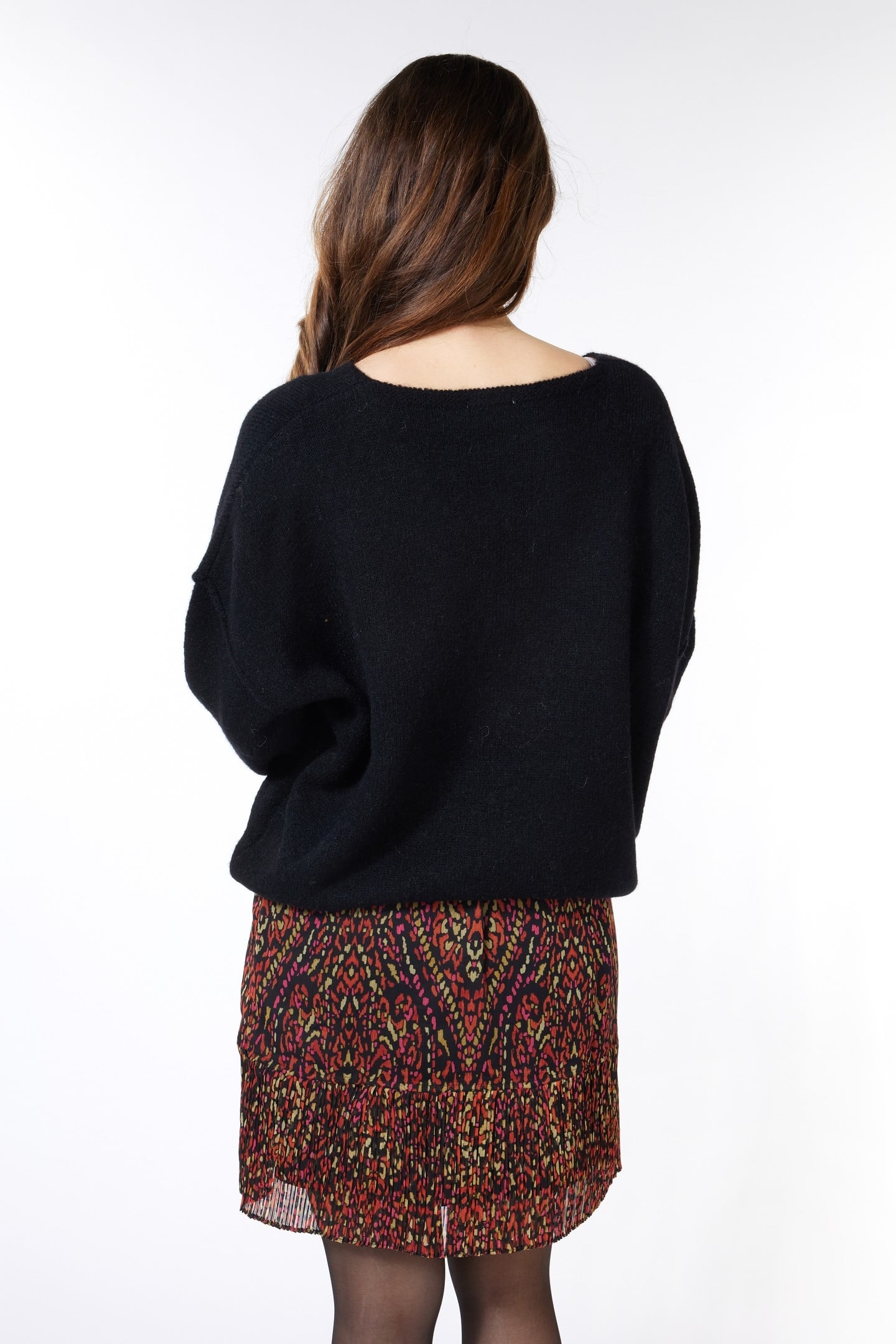 SWEATER V-NECK BLACK 3
