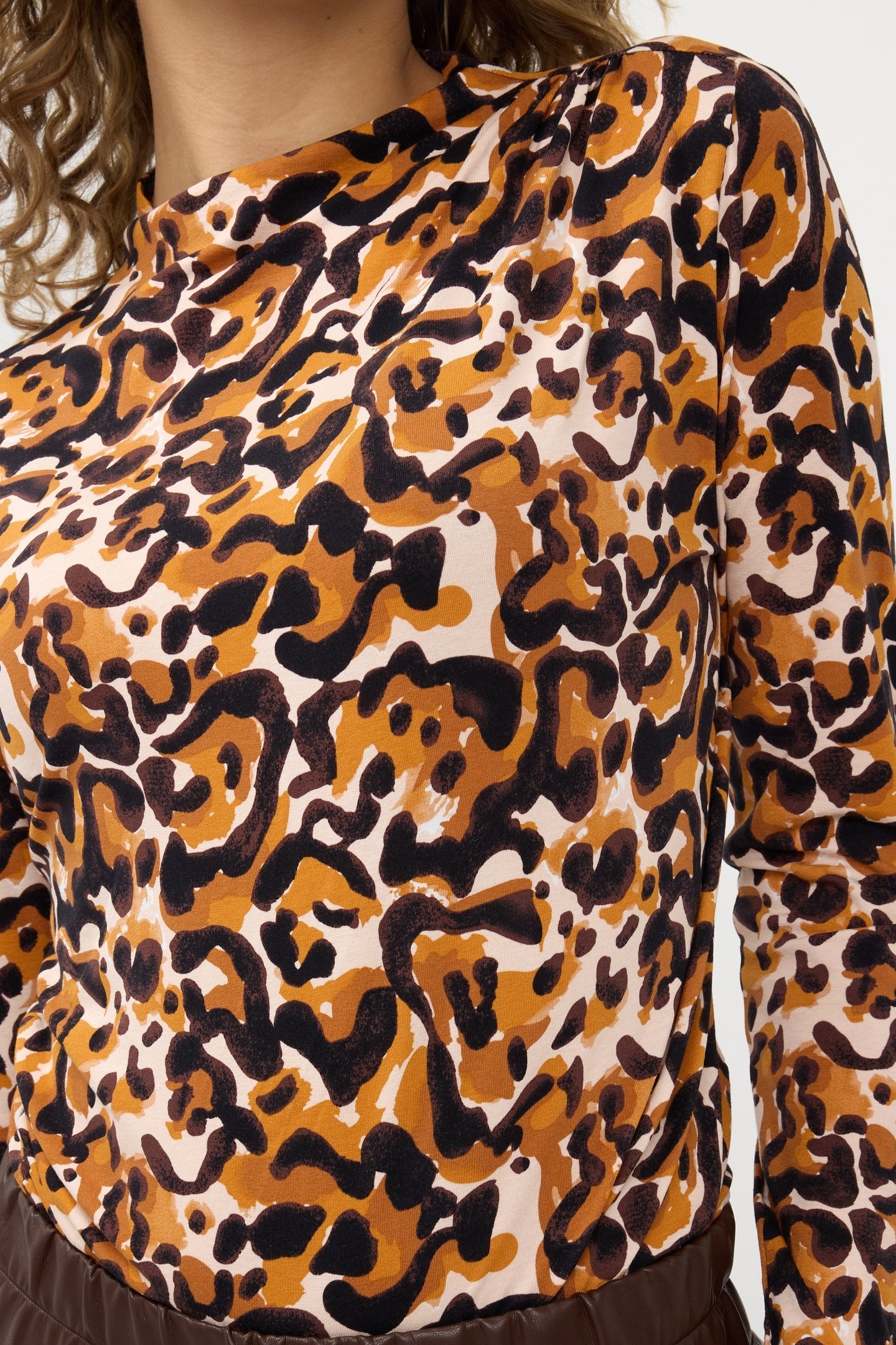 TOP GATHERING ANIMAL LAND SJ PRINT 8