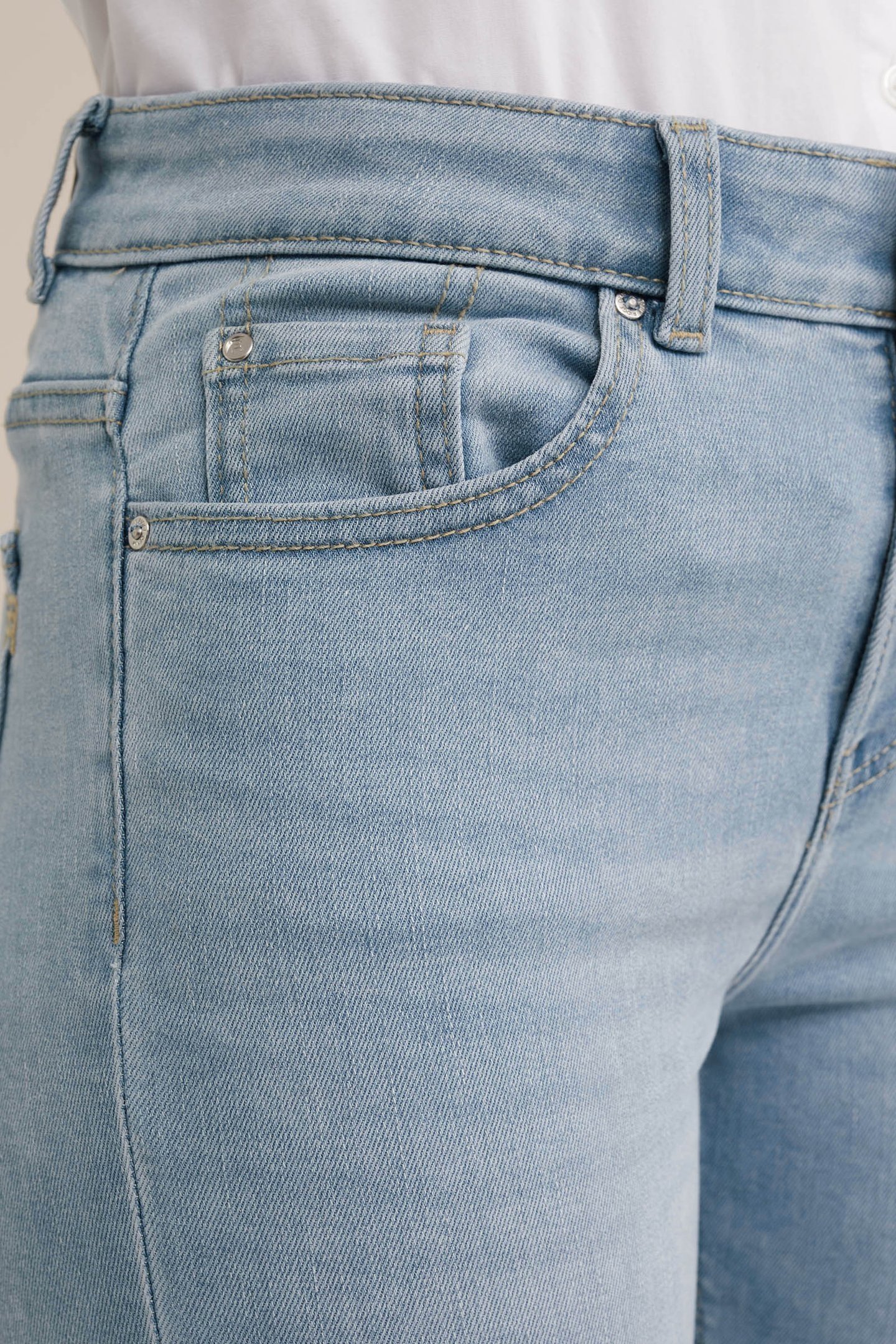 5-POCKET MID WAIST LIGHT BLUE 5