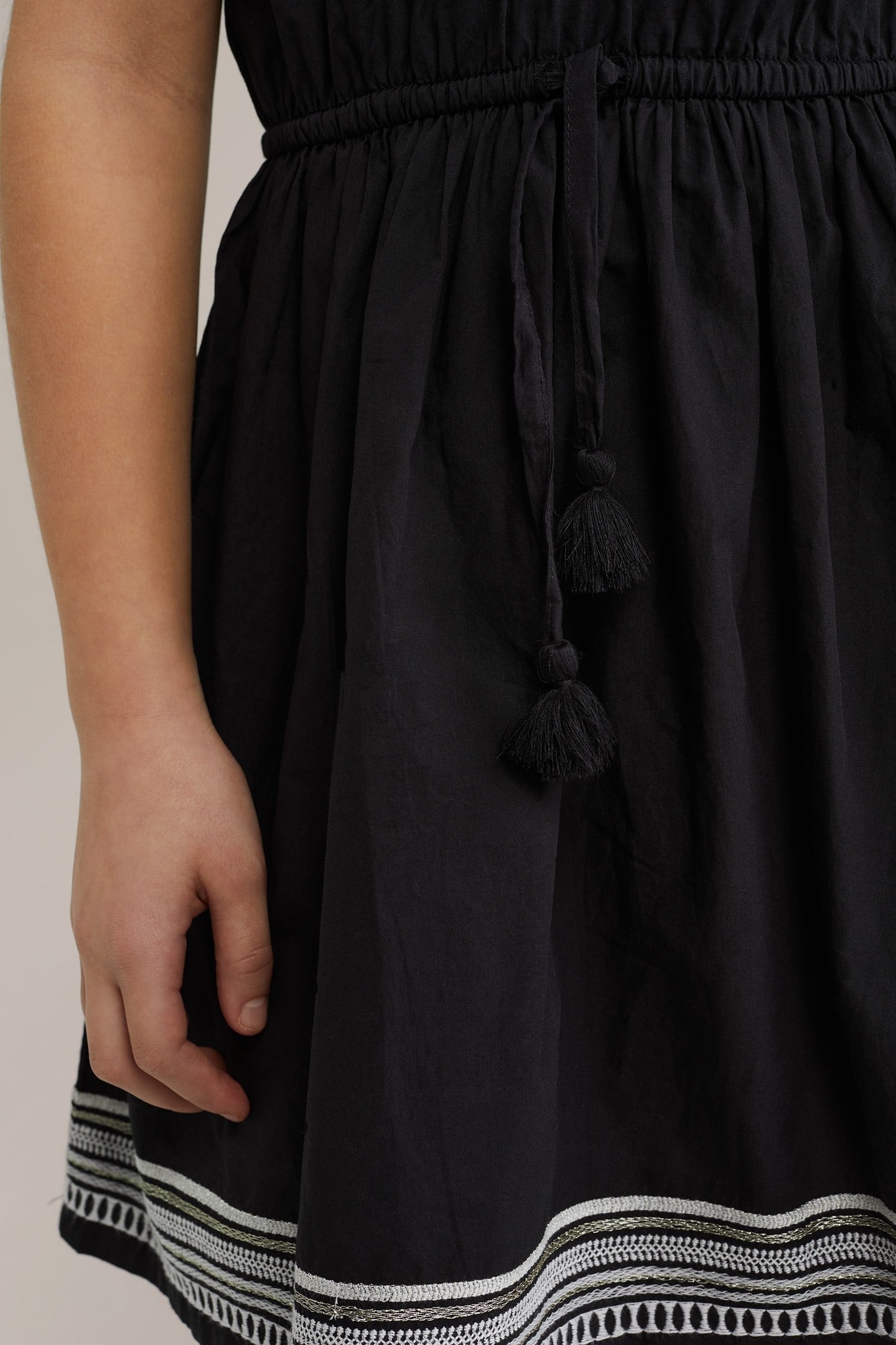 GIRLS DRESS MID LENGTH BLACK 5