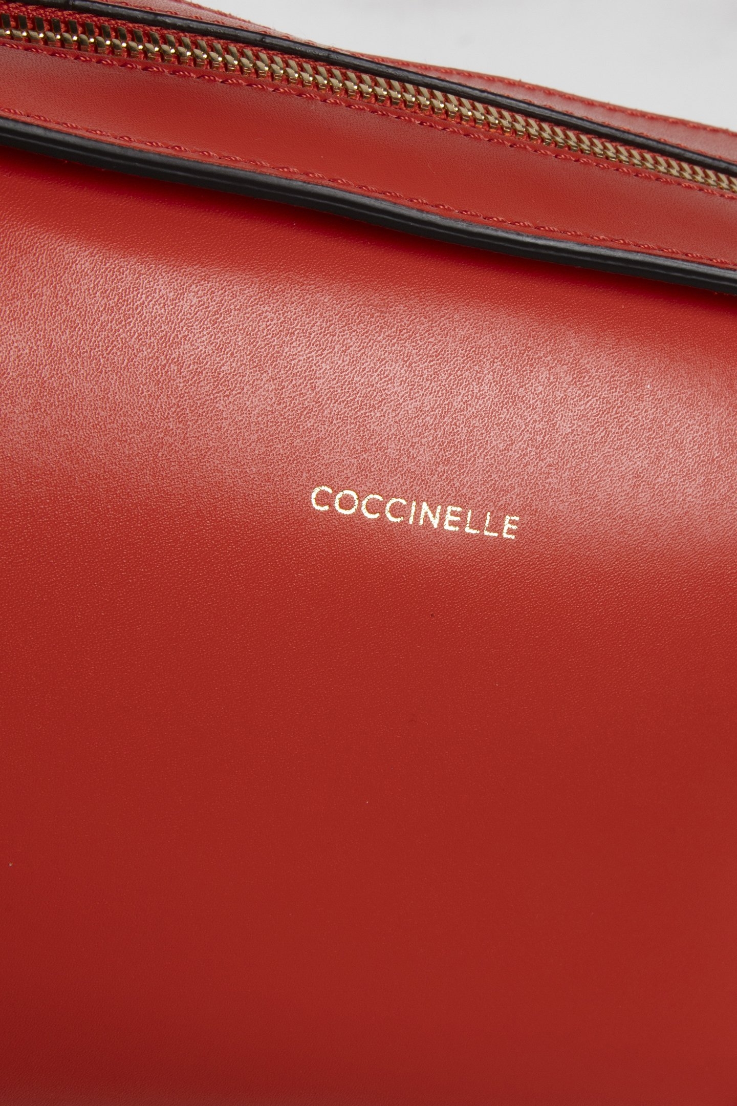 MEDIUM LEATHER SHOULDER BAG IN RED 5