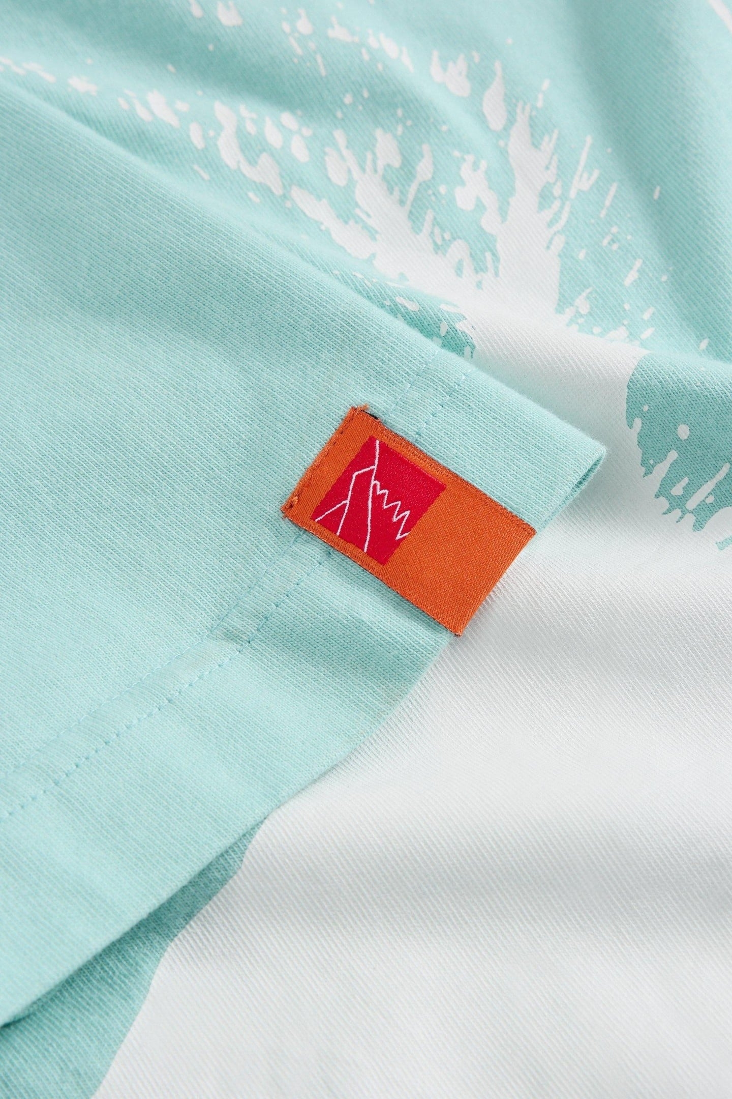 GRAPHIC TEE LIGHT BLUE 3