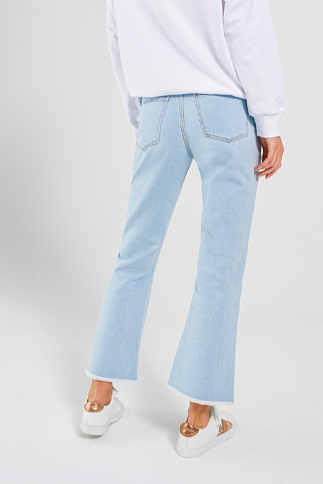 BLUE CROPPED JEANS WITH FRAYED CUFFS 2