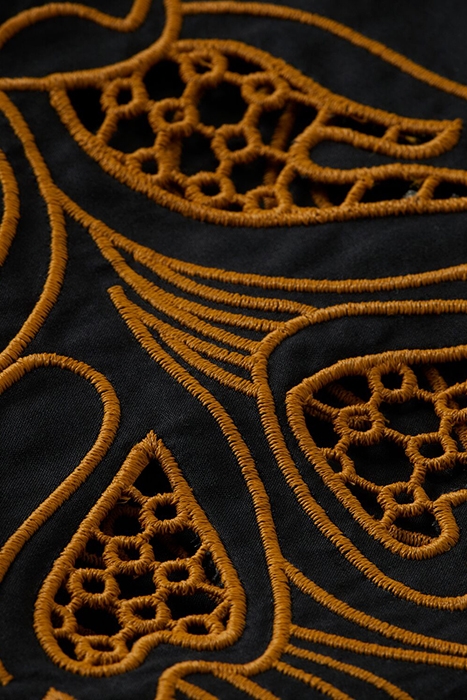 V-NECK FITTED TOP WITH BRODERIE VOLUME SLEEVE BLACK 3