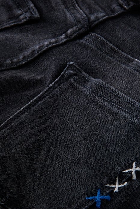 SEASONAL ESSENTIALS TIGGER SKINNY JEANS — BLACK COAST 3