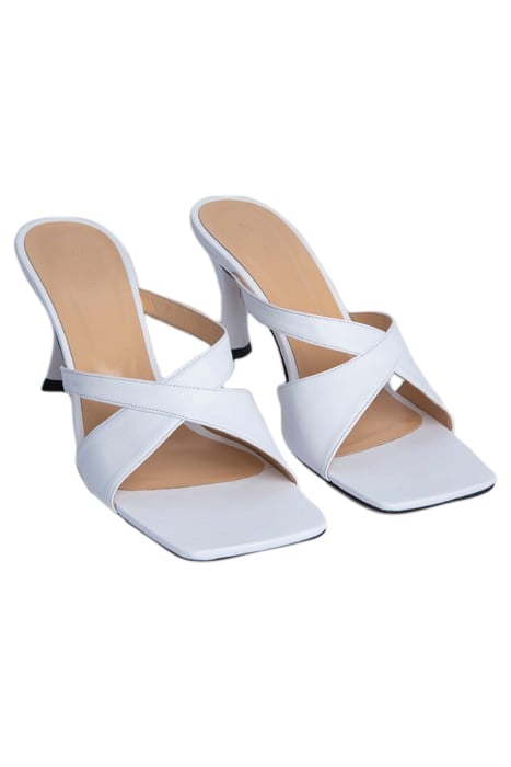 KITTY WHITE LEATHER 2